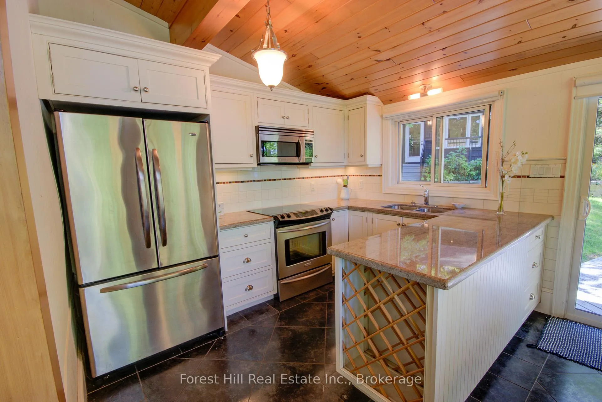 Photo 15 of 21 Lakeview Crescent, Seguin — HOMEH
