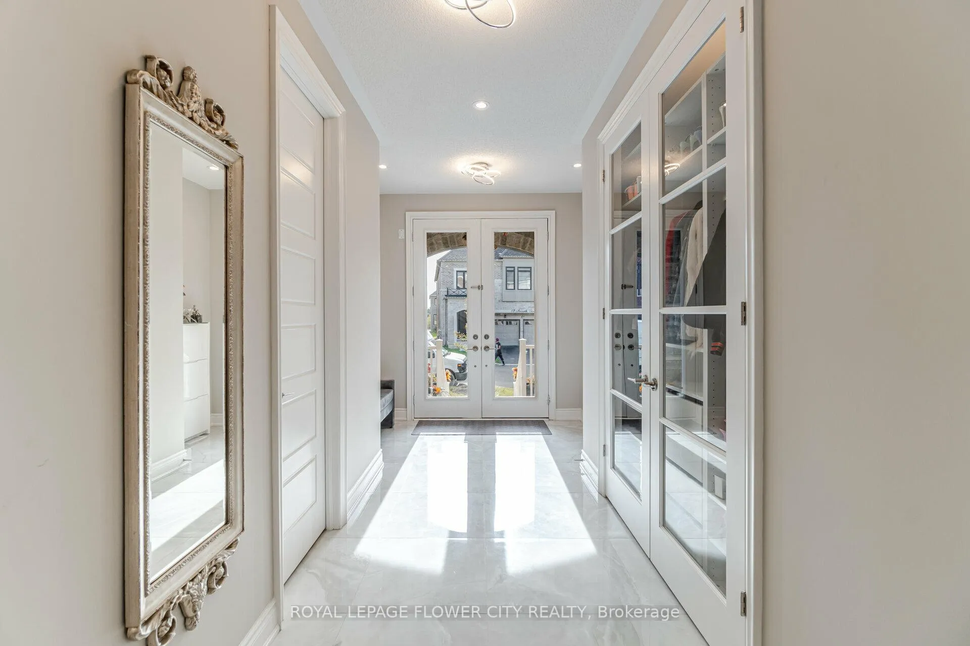Photo 5 of 8 Ixworth Circle, Brampton, Bram West — HOMEH