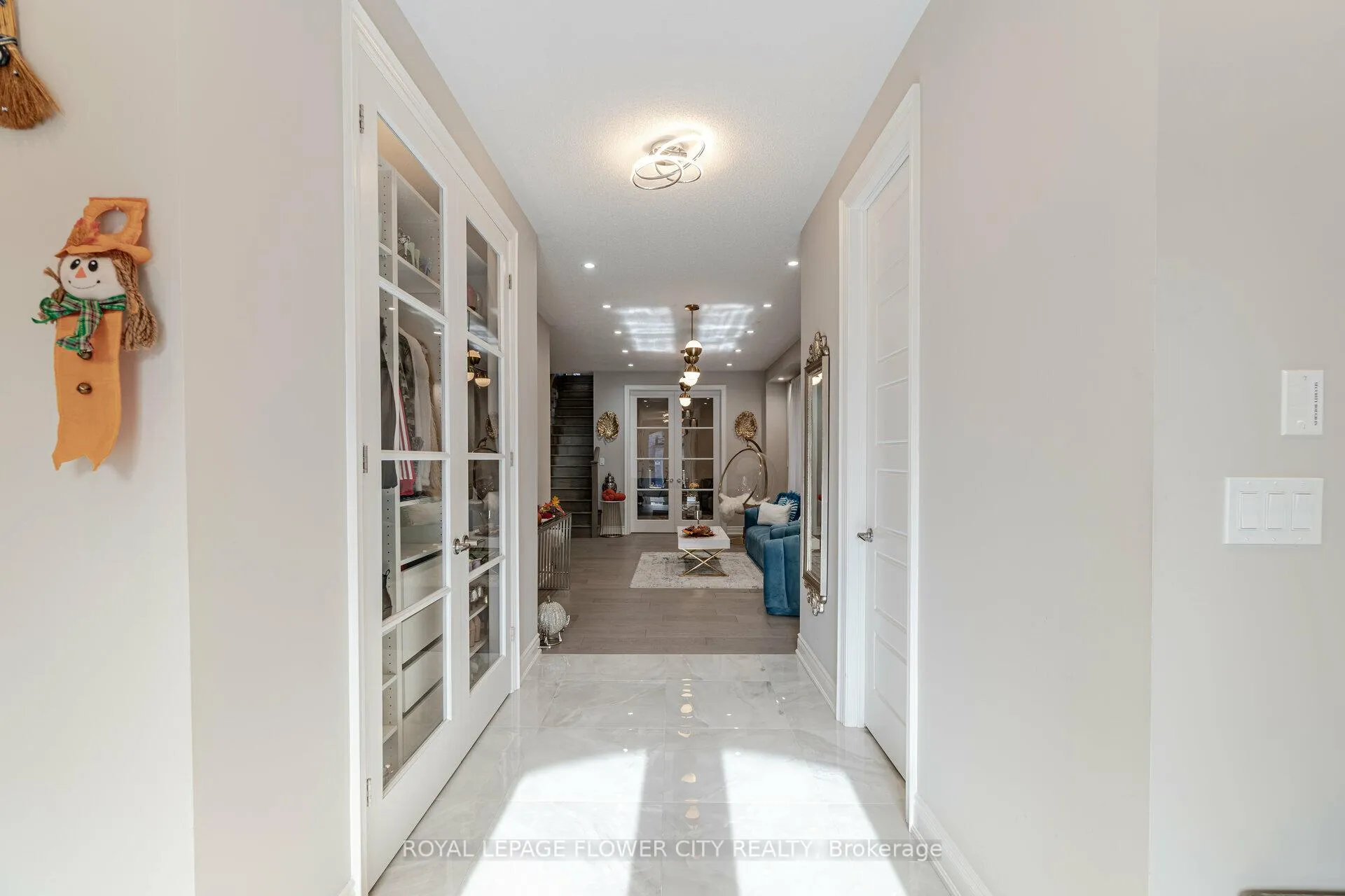 Photo 6 of 8 Ixworth Circle, Brampton, Bram West — HOMEH