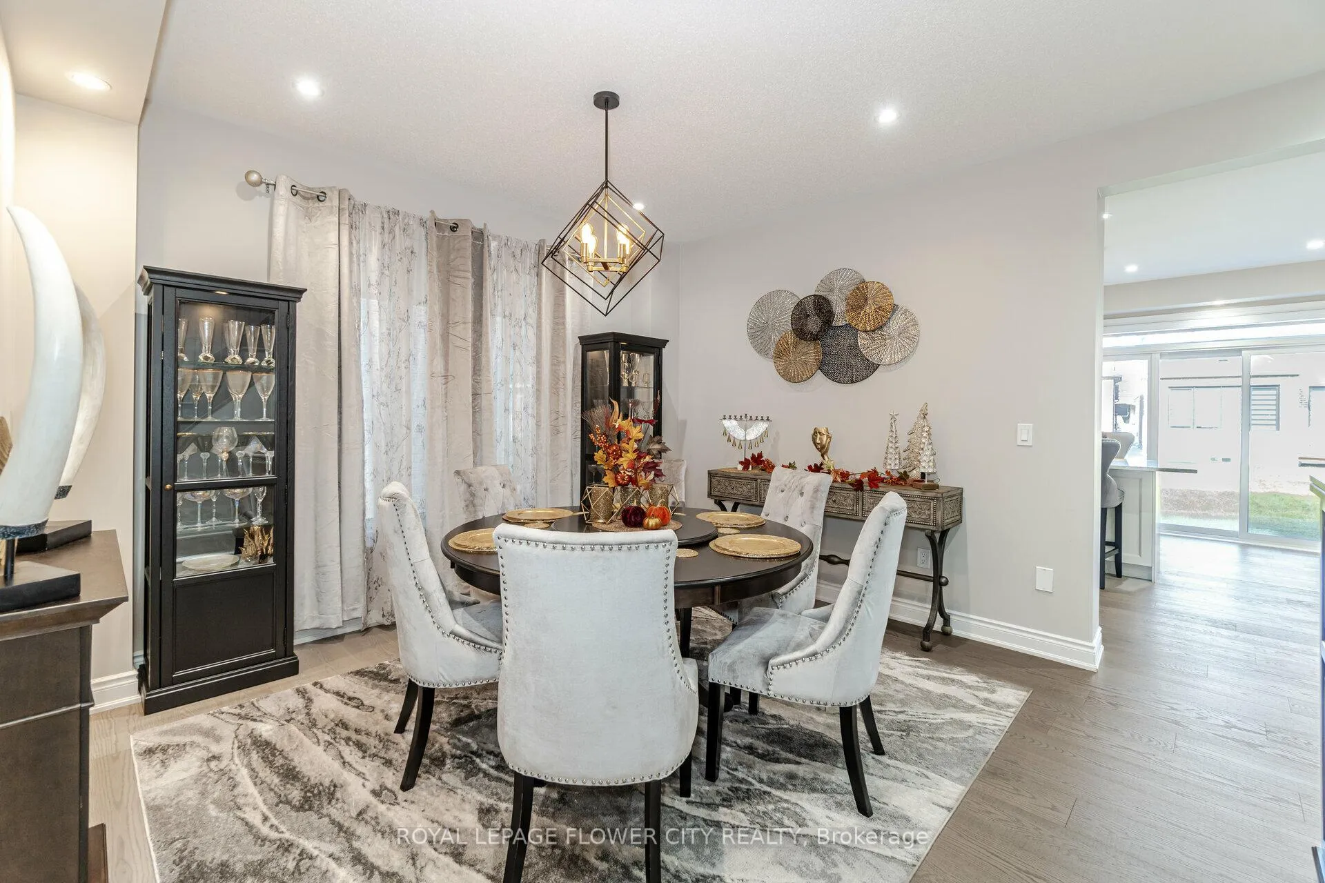 Photo 12 of 8 Ixworth Circle, Brampton, Bram West — HOMEH