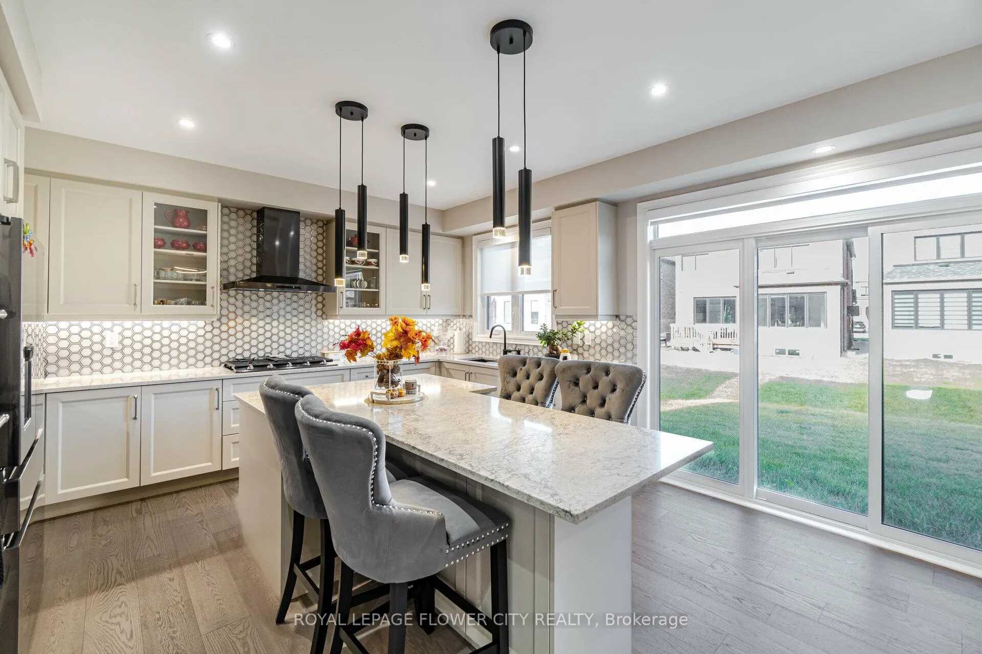 Photo 15 of 8 Ixworth Circle, Brampton, Bram West — HOMEH