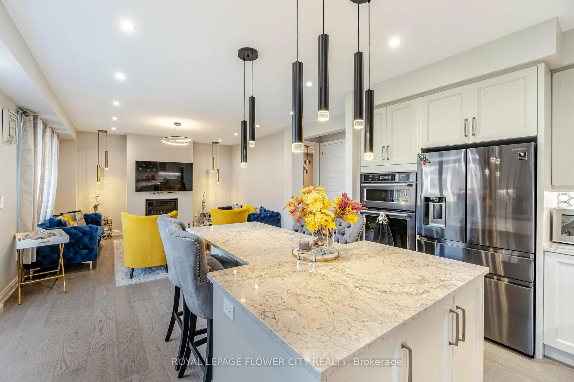 Photo 17 of 8 Ixworth Circle, Brampton, Bram West — HOMEH