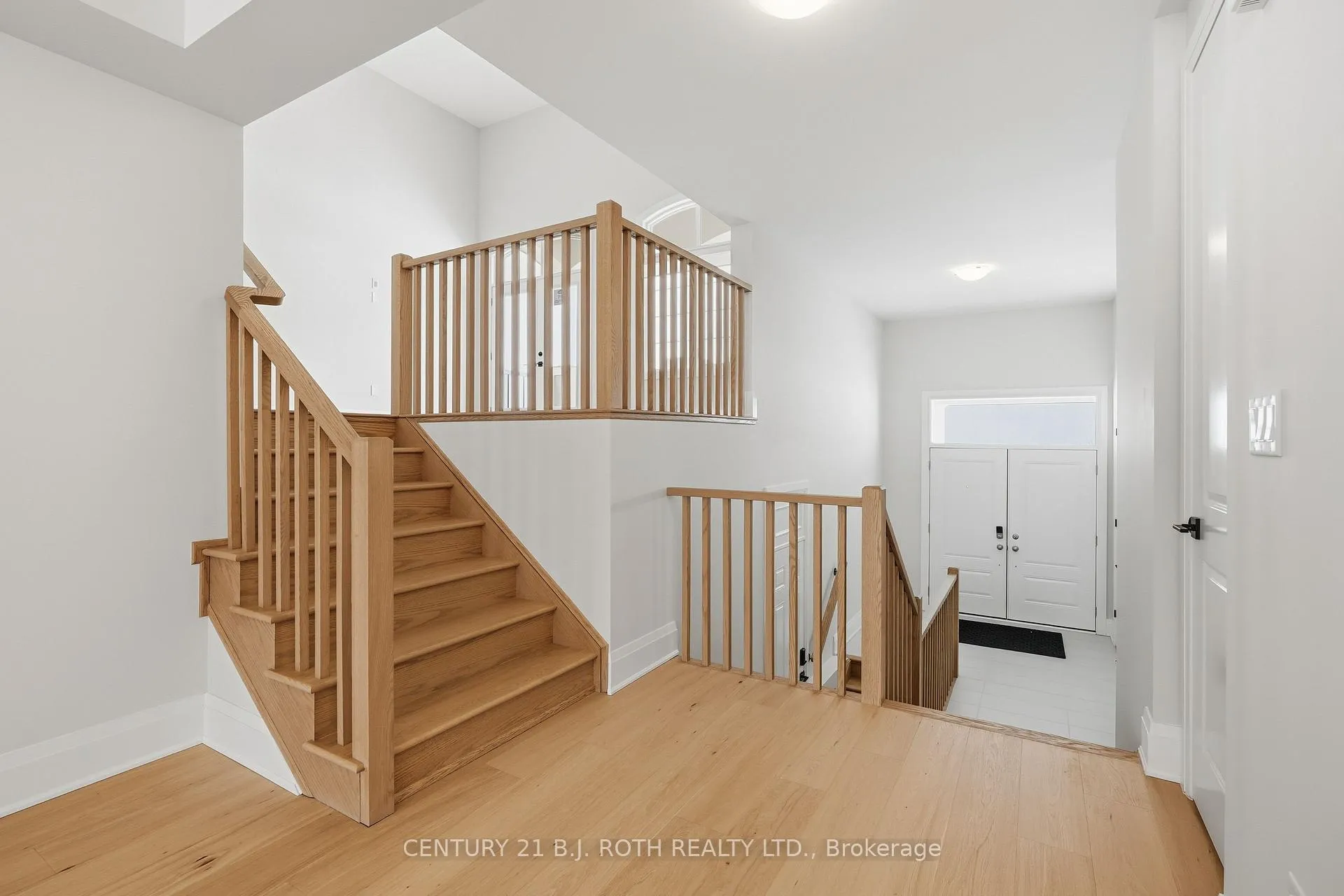 Photo 2 of 395 Reid Drive, Barrie, Rural Barrie Southwest — HOMEH