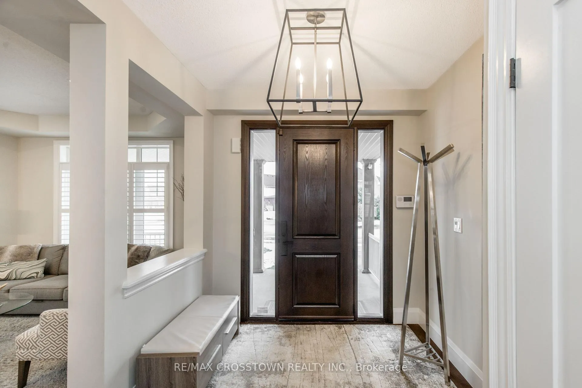 Photo 3 of 58 Versailles Crescent, Barrie, Innis-Shore — HOMEH