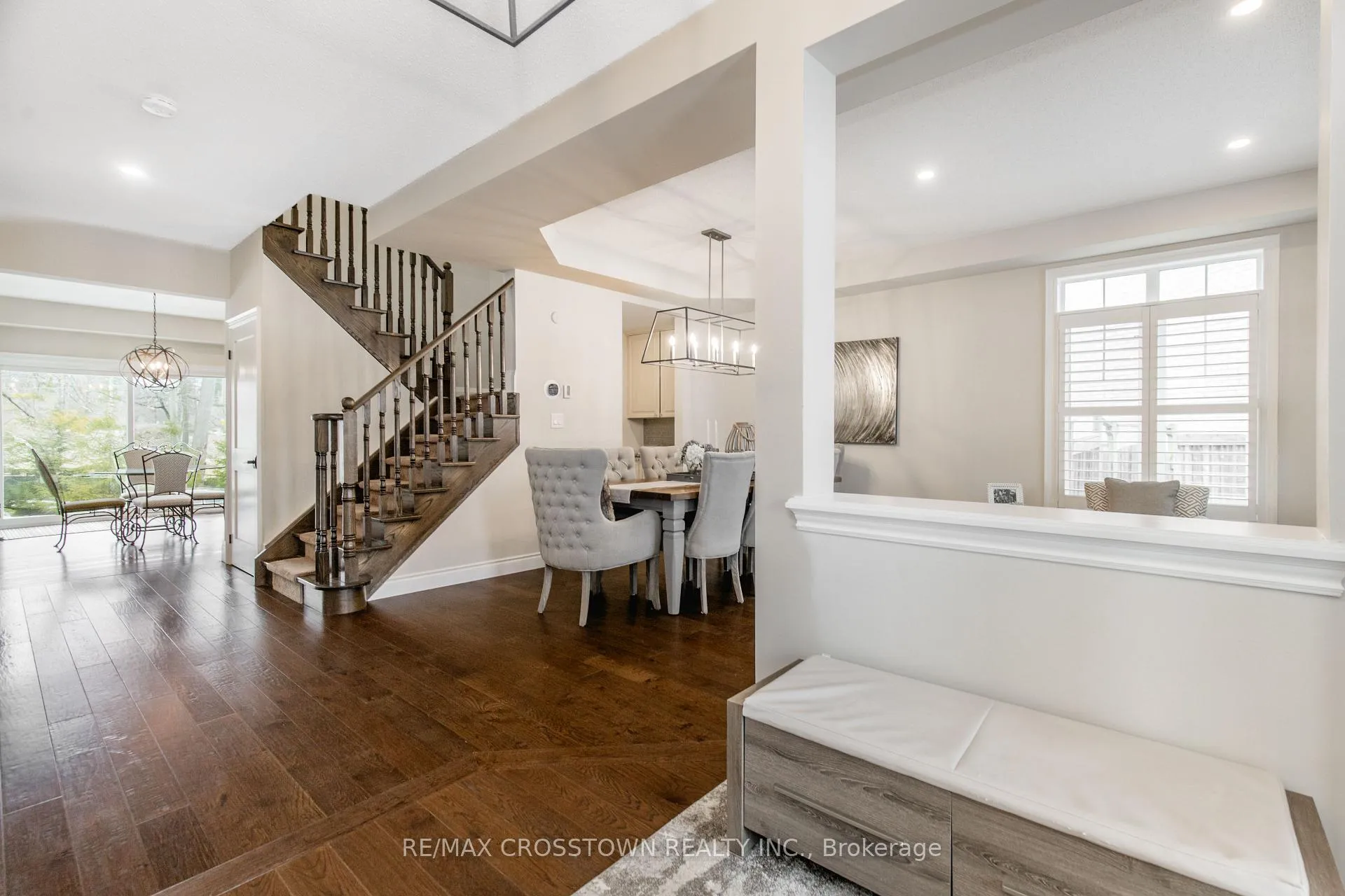 Photo 4 of 58 Versailles Crescent, Barrie, Innis-Shore — HOMEH