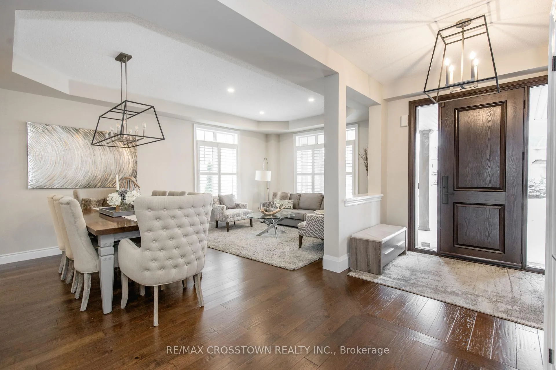 Photo 5 of 58 Versailles Crescent, Barrie, Innis-Shore — HOMEH