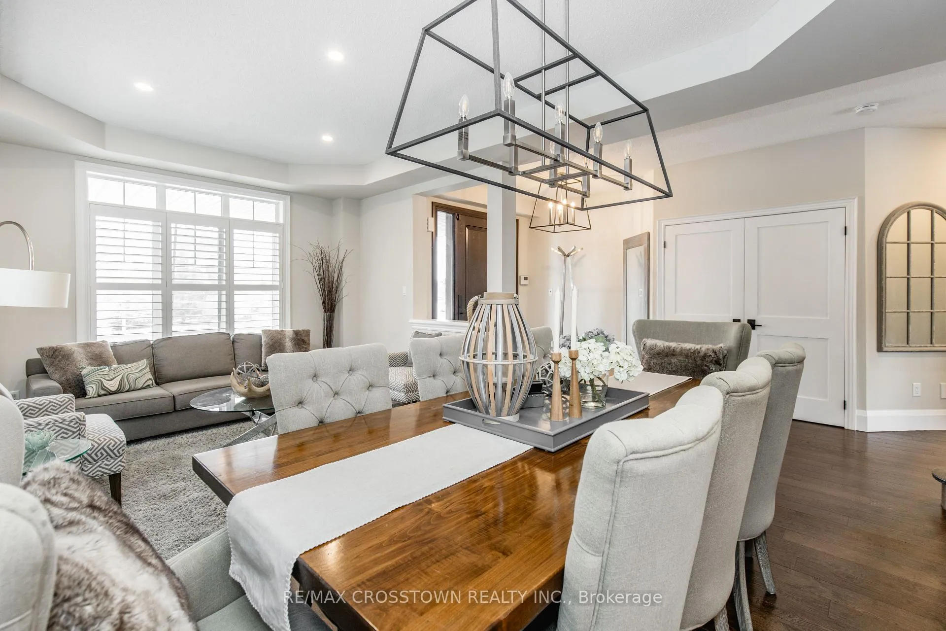 Photo 6 of 58 Versailles Crescent, Barrie, Innis-Shore — HOMEH