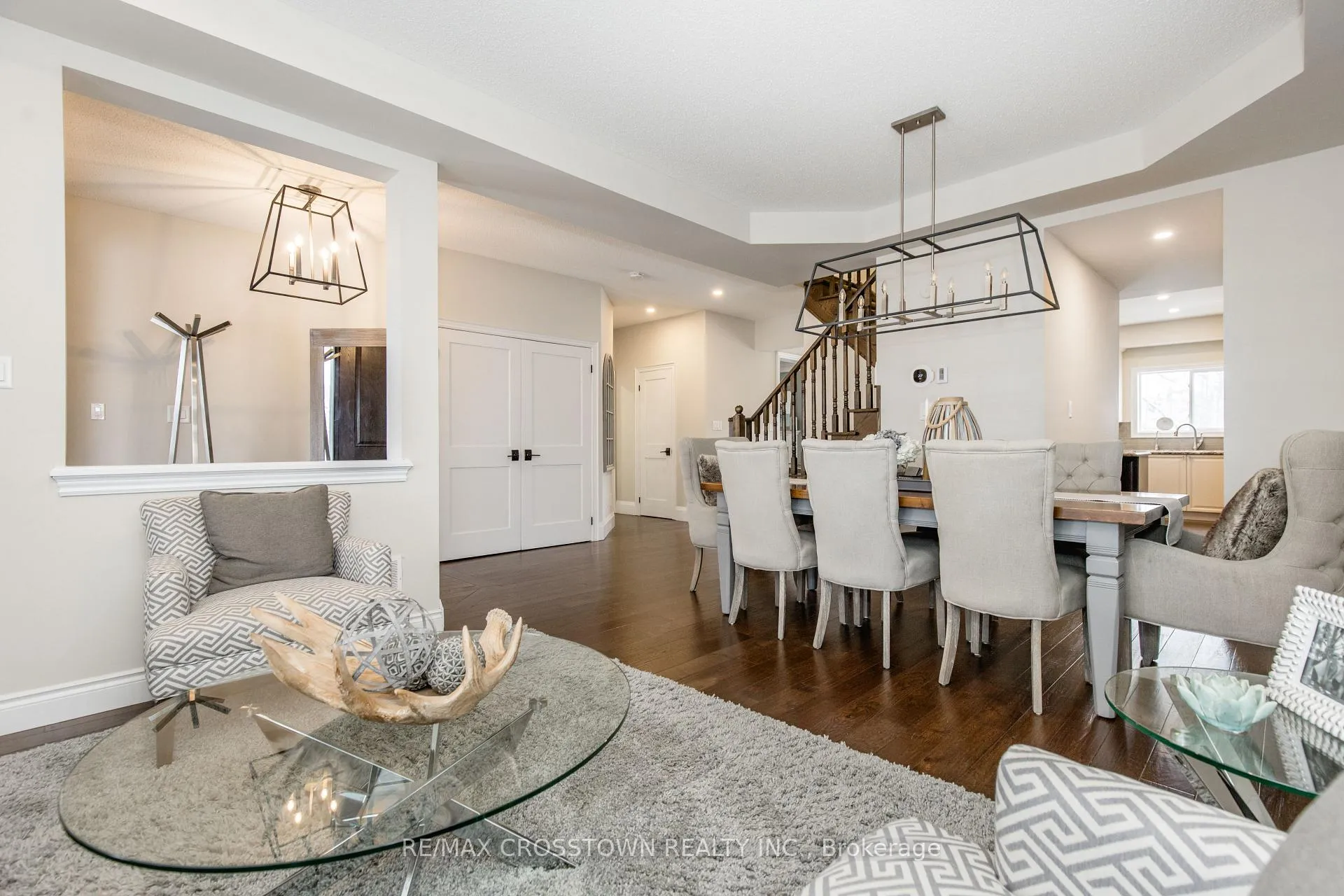 Photo 8 of 58 Versailles Crescent, Barrie, Innis-Shore — HOMEH