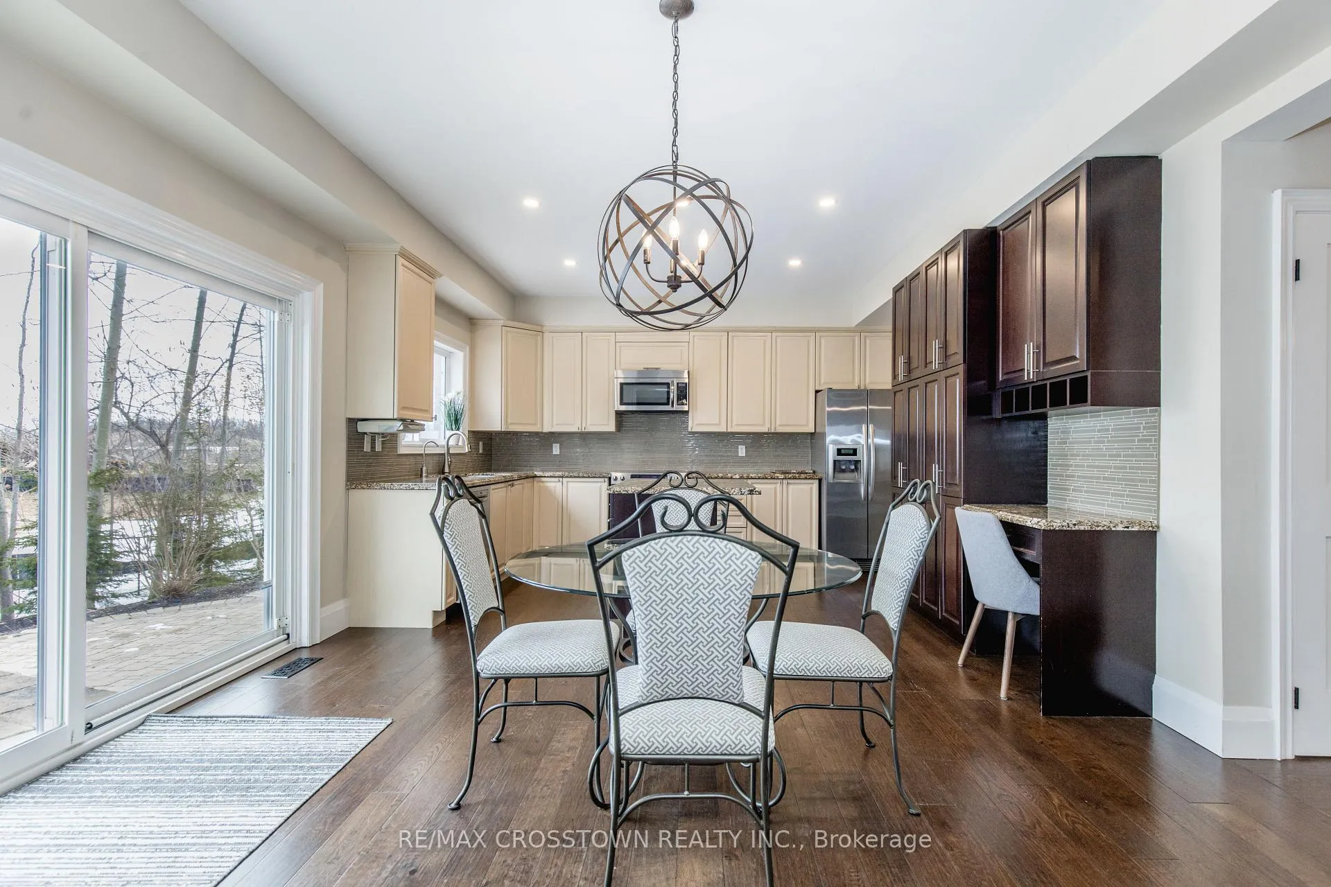Photo 12 of 58 Versailles Crescent, Barrie, Innis-Shore — HOMEH