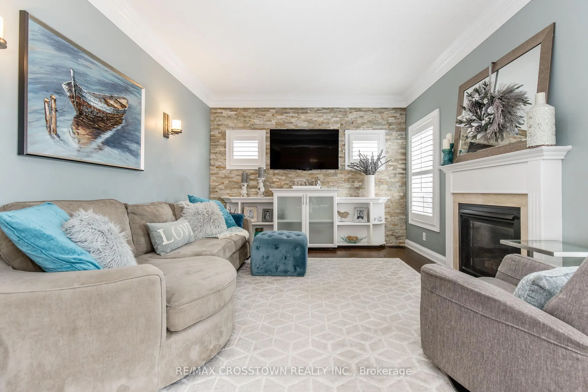 Photo 13 of 58 Versailles Crescent, Barrie, Innis-Shore — HOMEH