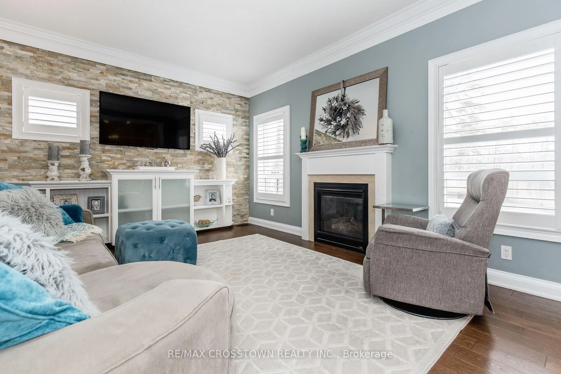 Photo 14 of 58 Versailles Crescent, Barrie, Innis-Shore — HOMEH