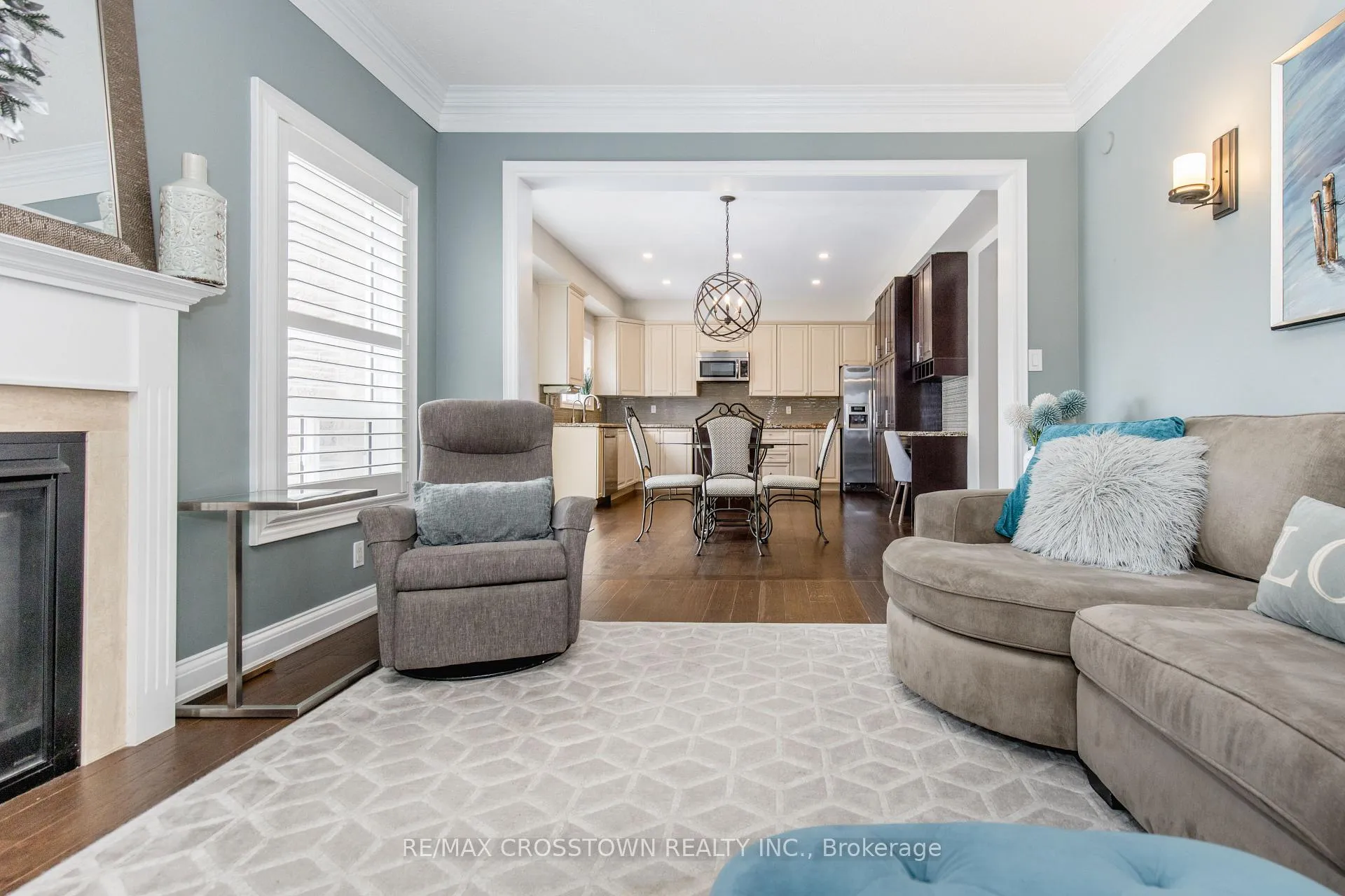 Photo 15 of 58 Versailles Crescent, Barrie, Innis-Shore — HOMEH