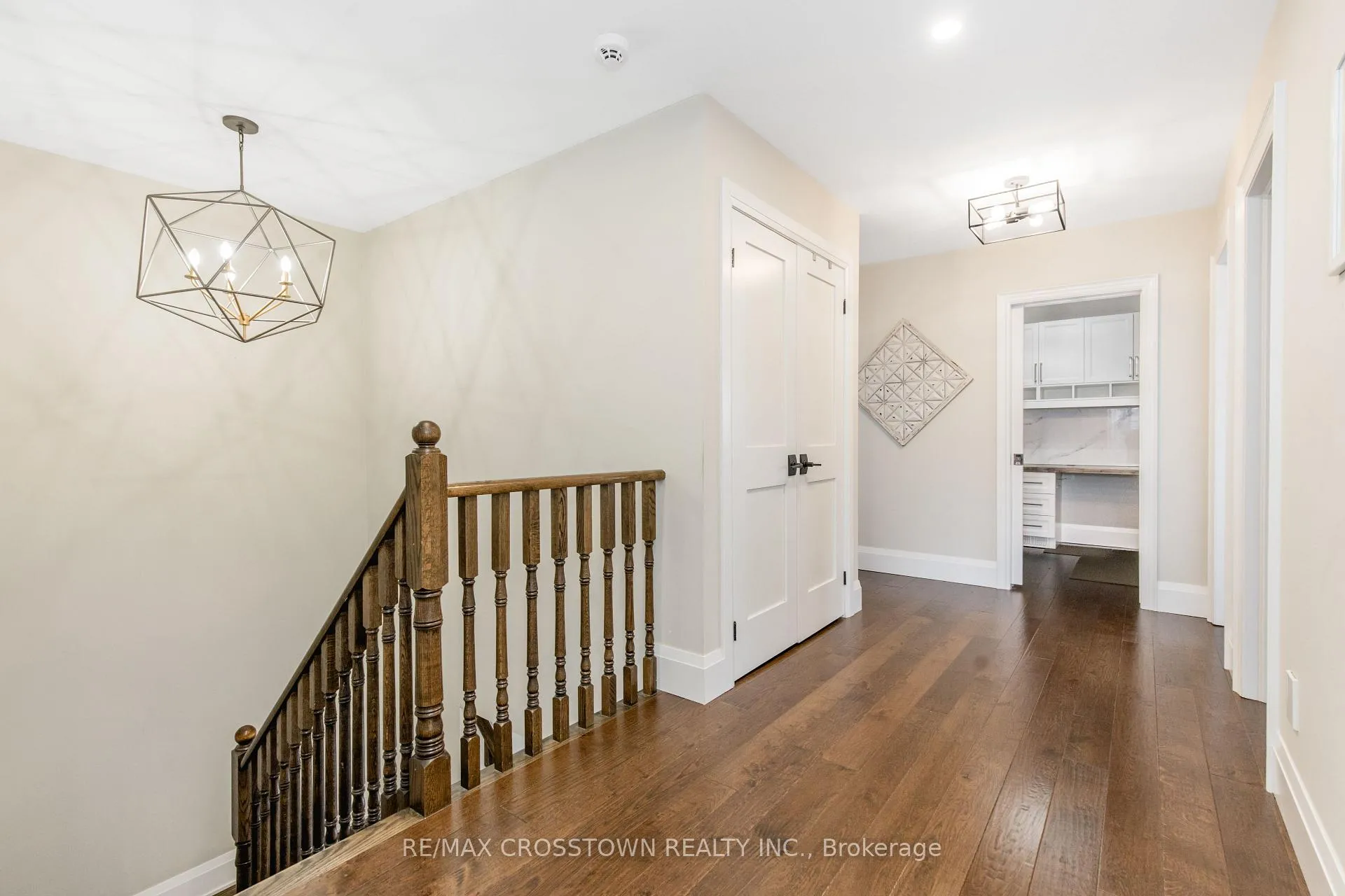 Photo 18 of 58 Versailles Crescent, Barrie, Innis-Shore — HOMEH