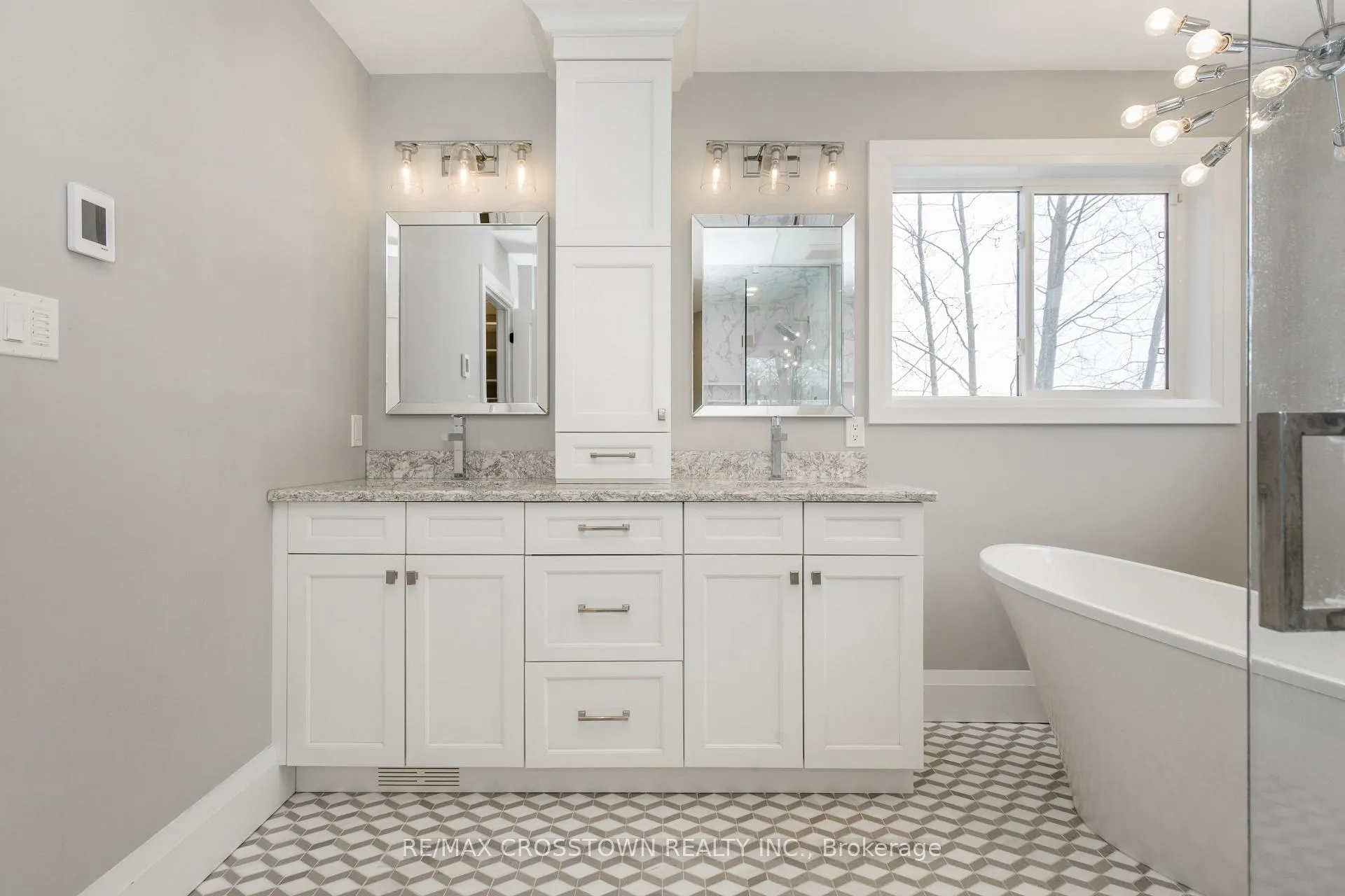 Photo 26 of 58 Versailles Crescent, Barrie, Innis-Shore — HOMEH