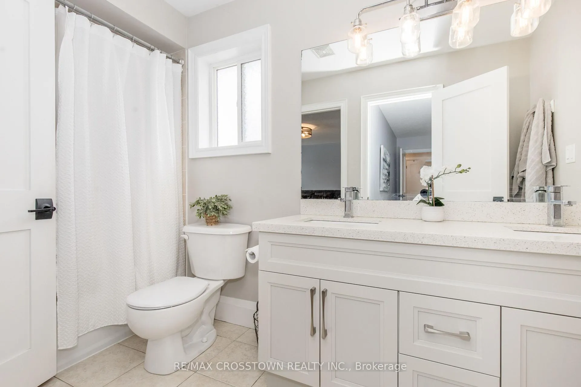 Photo 30 of 58 Versailles Crescent, Barrie, Innis-Shore — HOMEH