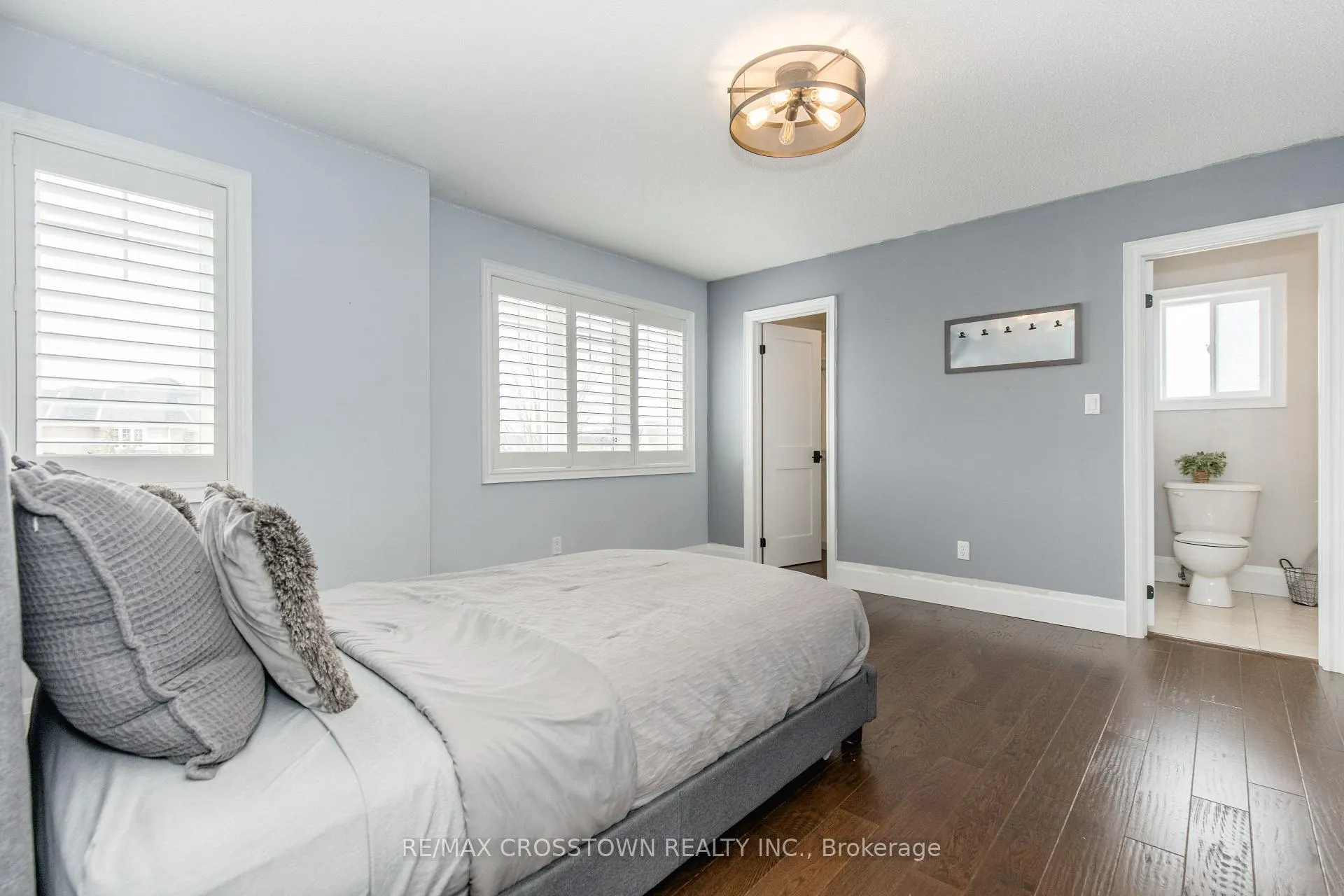Photo 32 of 58 Versailles Crescent, Barrie, Innis-Shore — HOMEH