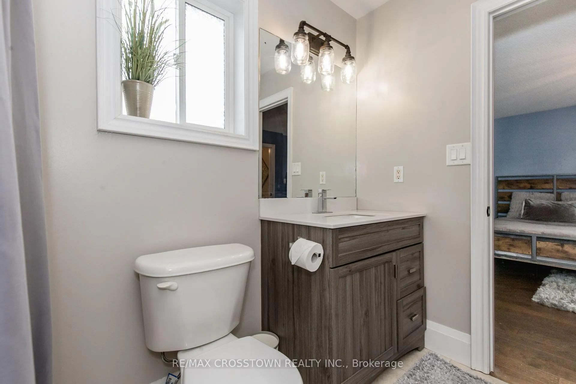Photo 36 of 58 Versailles Crescent, Barrie, Innis-Shore — HOMEH