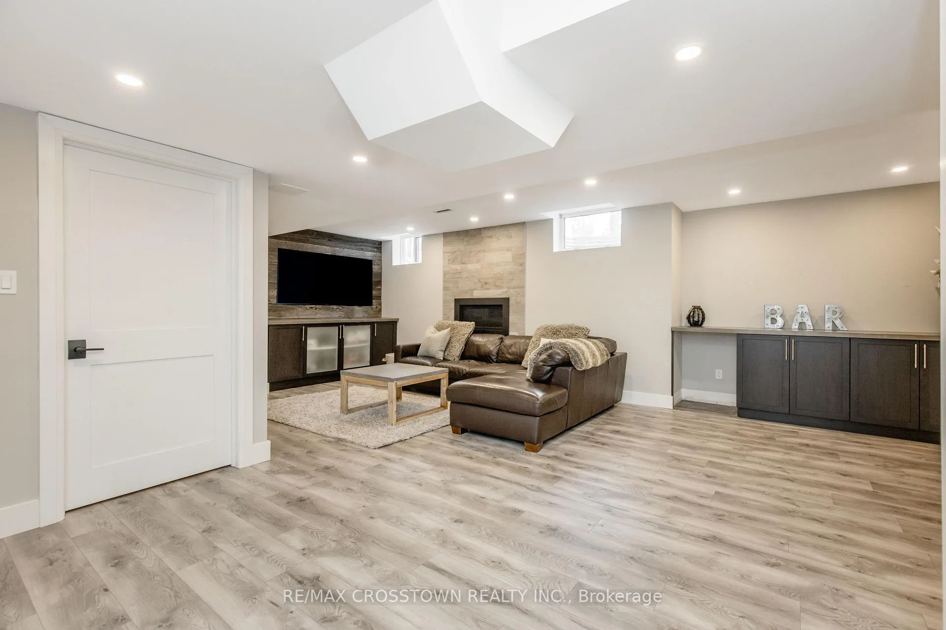 Photo 37 of 58 Versailles Crescent, Barrie, Innis-Shore — HOMEH