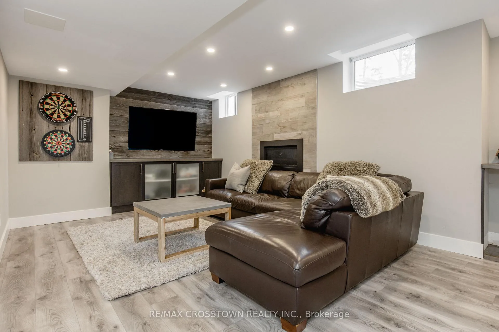 Photo 38 of 58 Versailles Crescent, Barrie, Innis-Shore — HOMEH