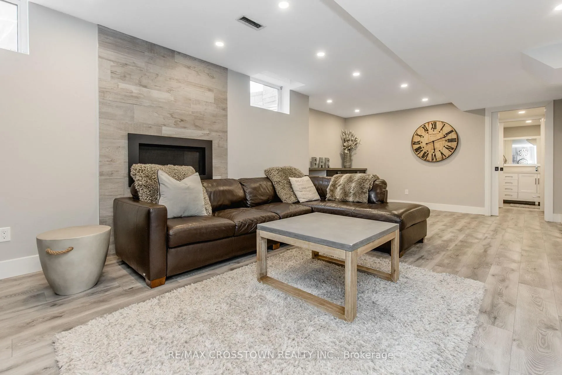 Photo 39 of 58 Versailles Crescent, Barrie, Innis-Shore — HOMEH