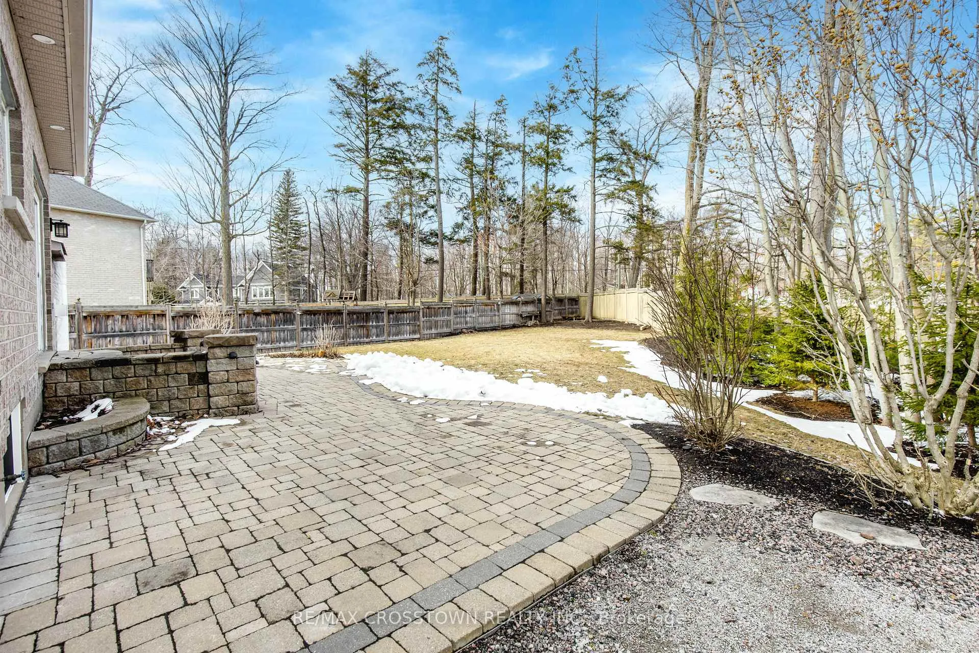 Photo 43 of 58 Versailles Crescent, Barrie, Innis-Shore — HOMEH