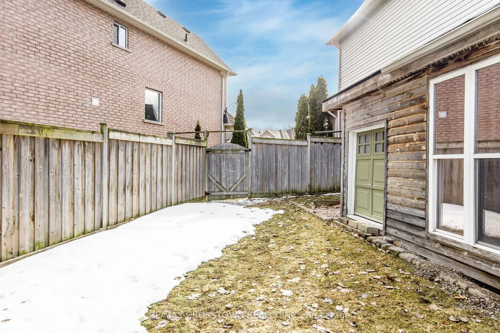 Photo 45 of 58 Versailles Crescent, Barrie, Innis-Shore — HOMEH
