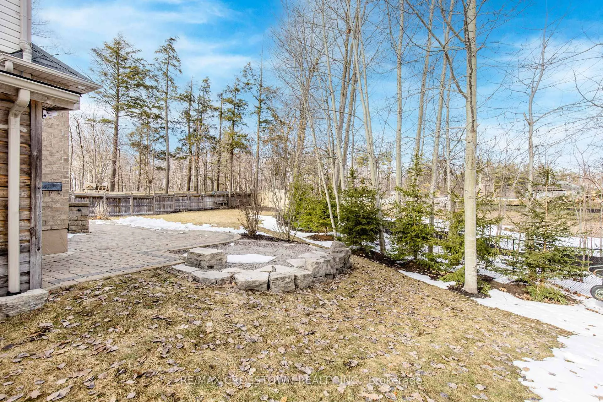 Photo 46 of 58 Versailles Crescent, Barrie, Innis-Shore — HOMEH