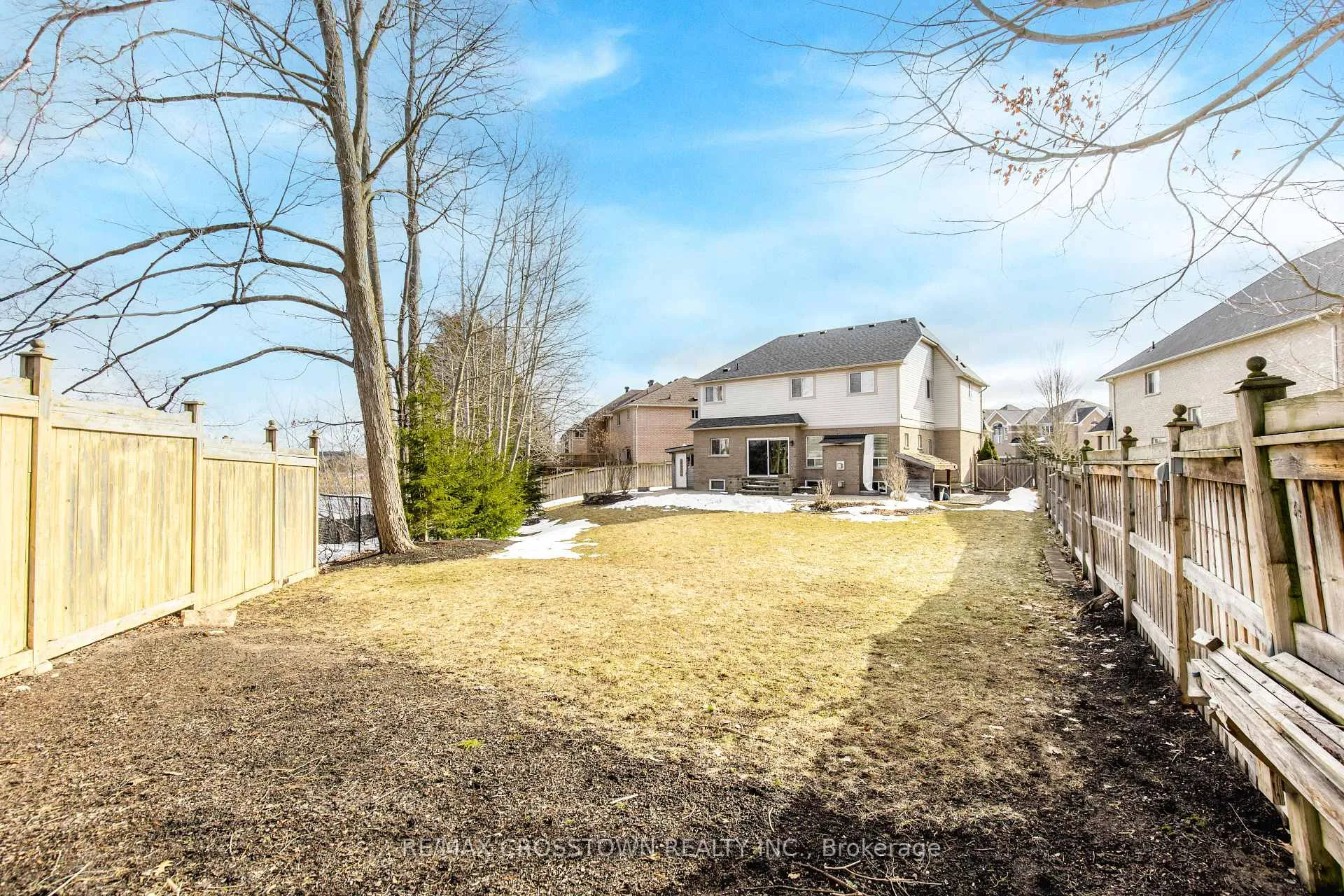 Photo 48 of 58 Versailles Crescent, Barrie, Innis-Shore — HOMEH