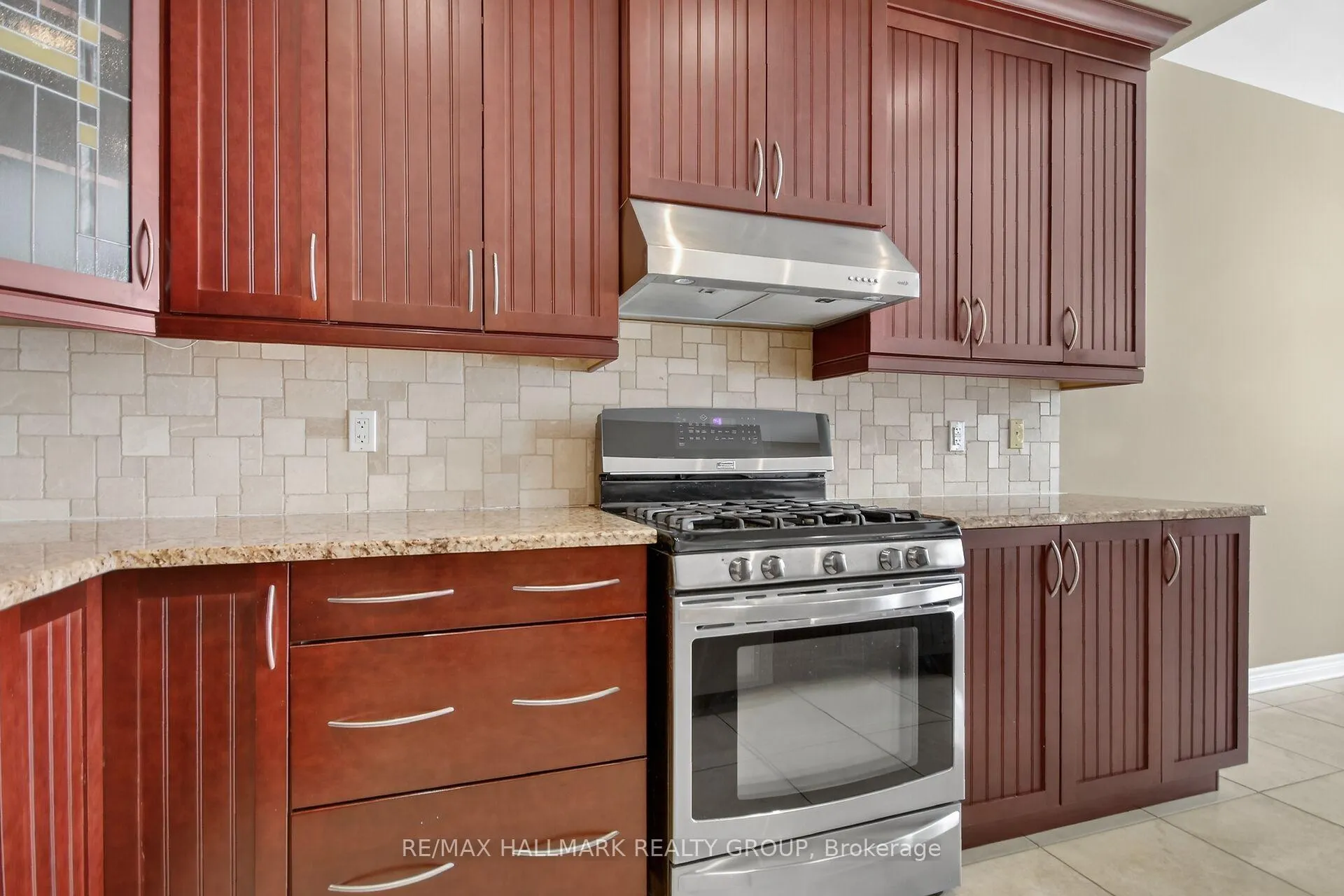 Photo 11 of 445 Landswood Way, Ottawa, Stittsville (South) — HOMEH