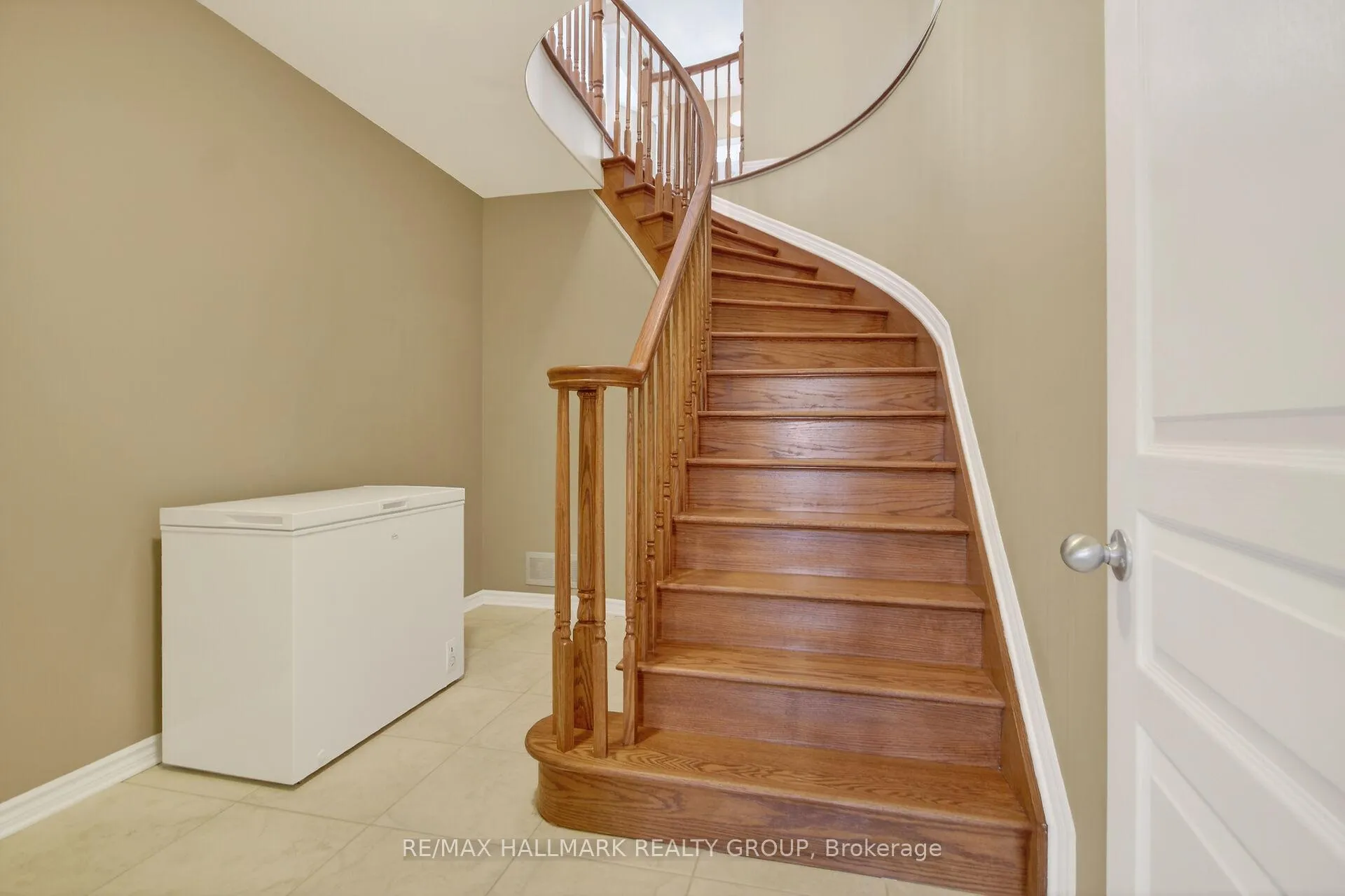Photo 22 of 445 Landswood Way, Ottawa, Stittsville (South) — HOMEH