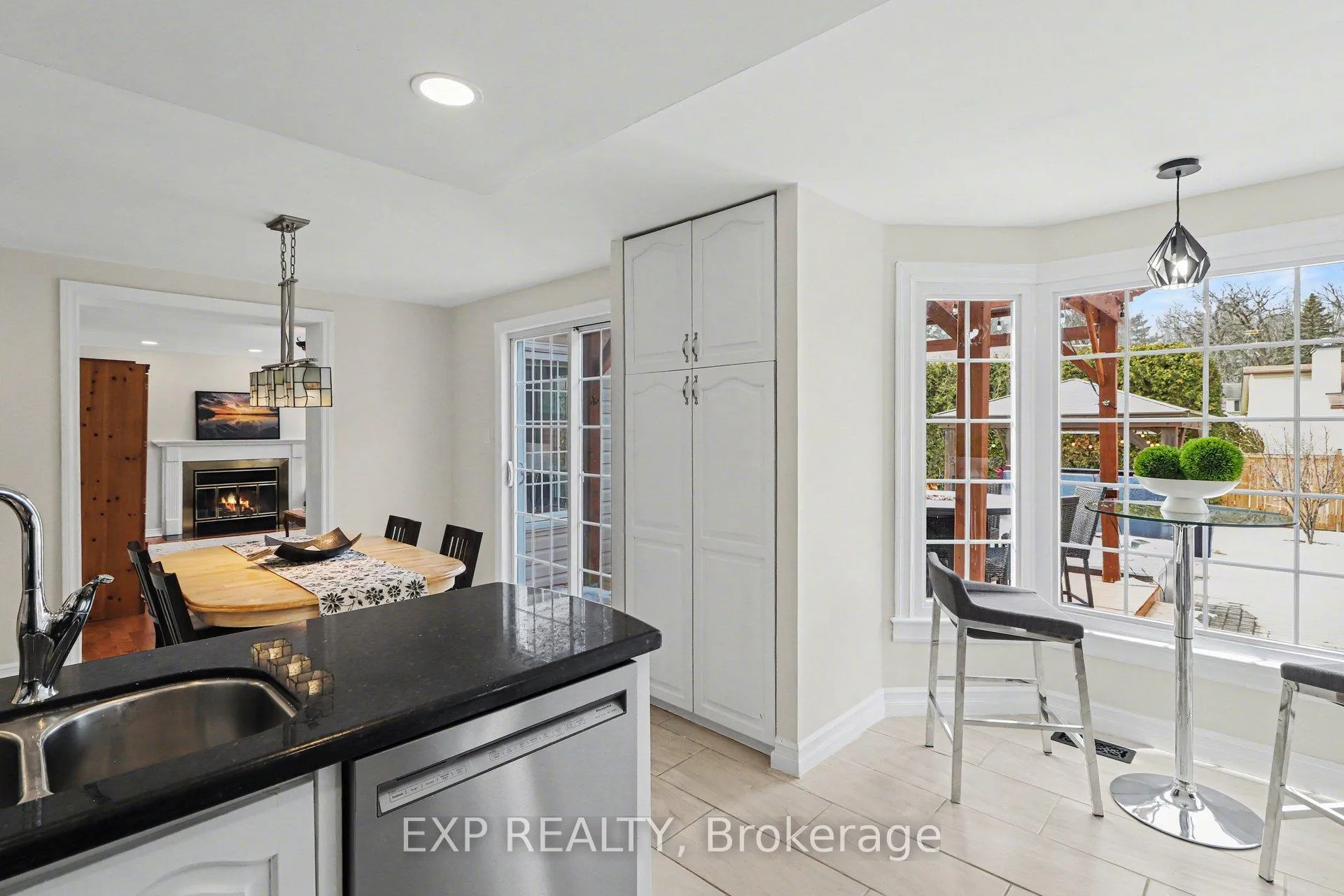 Photo 12 of 1528 Missyabit Drive, Ottawa, Bilberry Creek/Queenswood Heights — HOMEH