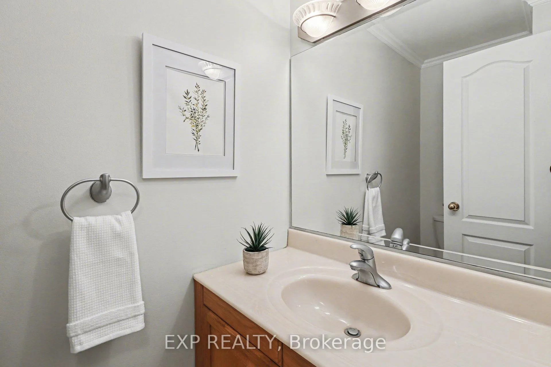 Photo 17 of 1528 Missyabit Drive, Ottawa, Bilberry Creek/Queenswood Heights — HOMEH