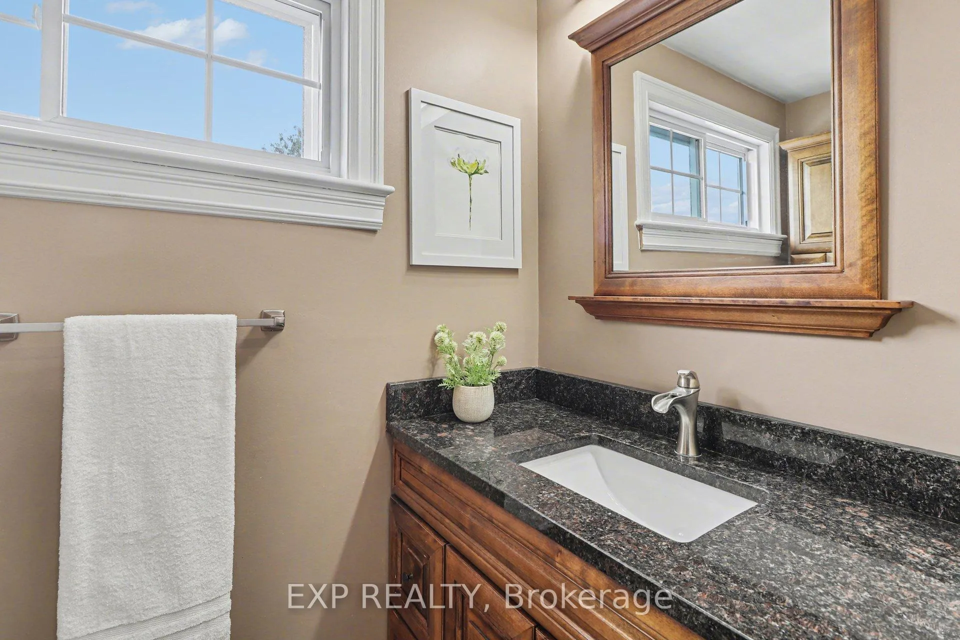 Photo 21 of 1528 Missyabit Drive, Ottawa, Bilberry Creek/Queenswood Heights — HOMEH