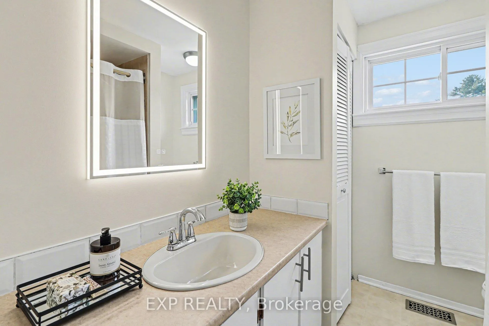 Photo 26 of 1528 Missyabit Drive, Ottawa, Bilberry Creek/Queenswood Heights — HOMEH