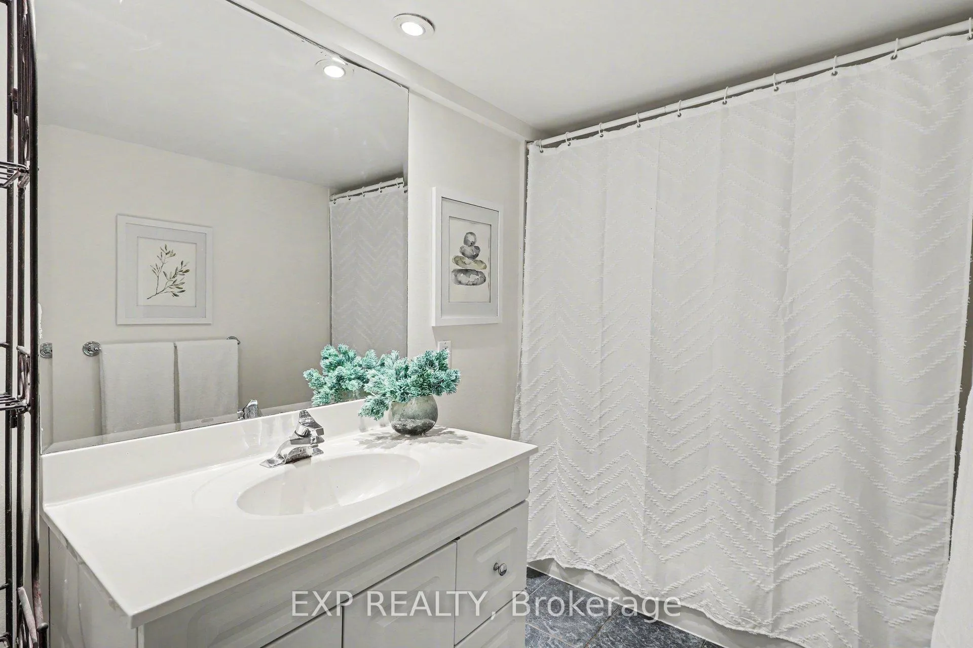 Photo 31 of 1528 Missyabit Drive, Ottawa, Bilberry Creek/Queenswood Heights — HOMEH