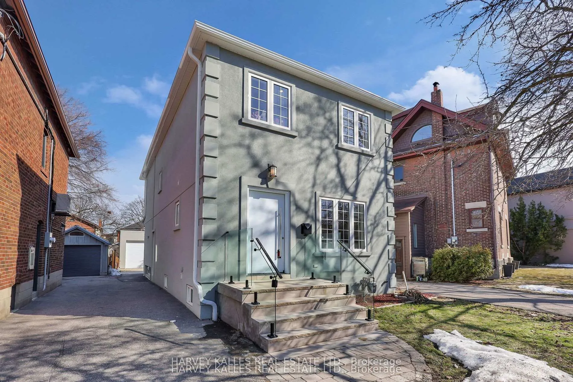Front of 207 Sutherland Drive