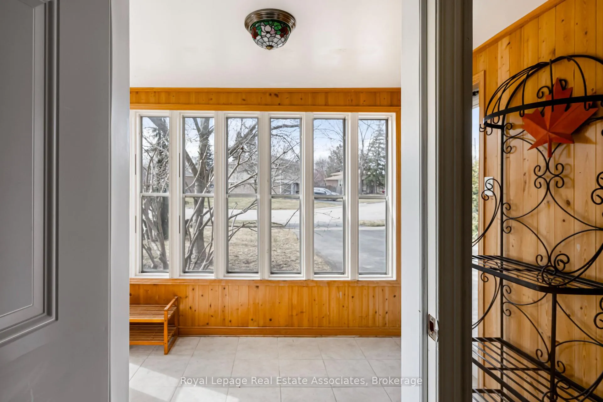 Photo 5 of 55 Eleanor Crescent, Halton Hills, Georgetown — HOMEH