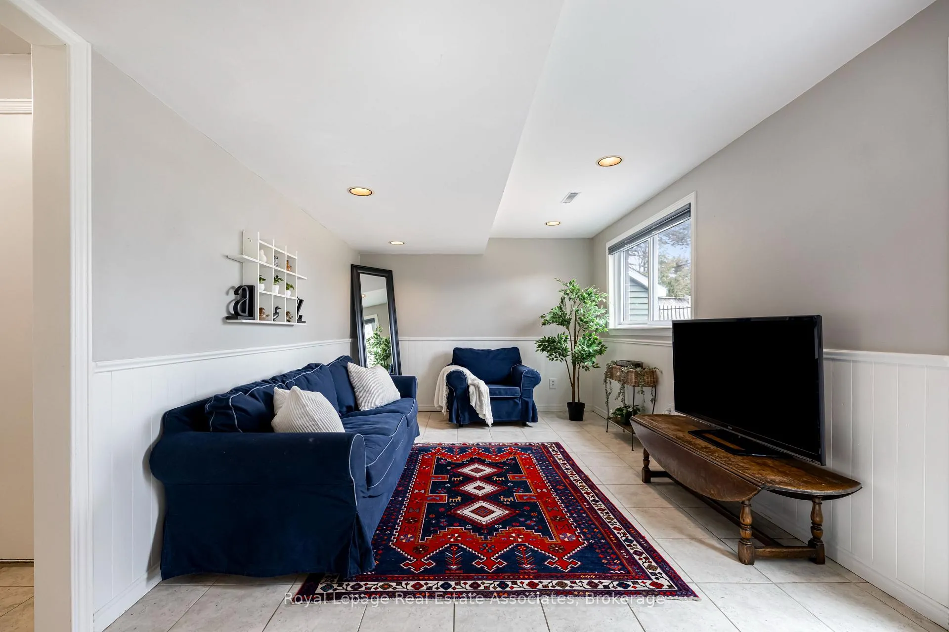 Photo 8 of 55 Eleanor Crescent, Halton Hills, Georgetown — HOMEH
