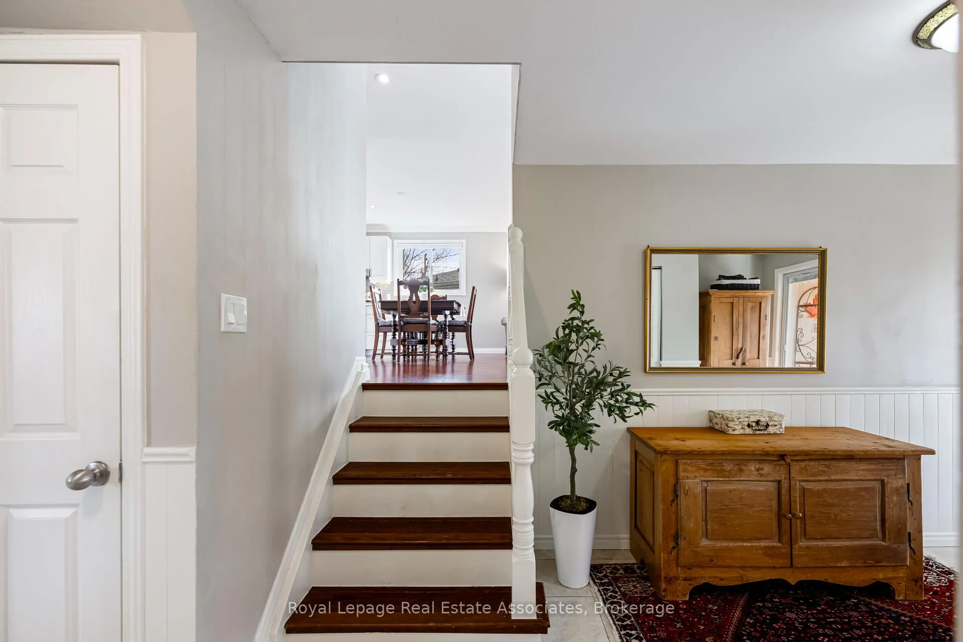 Photo 10 of 55 Eleanor Crescent, Halton Hills, Georgetown — HOMEH