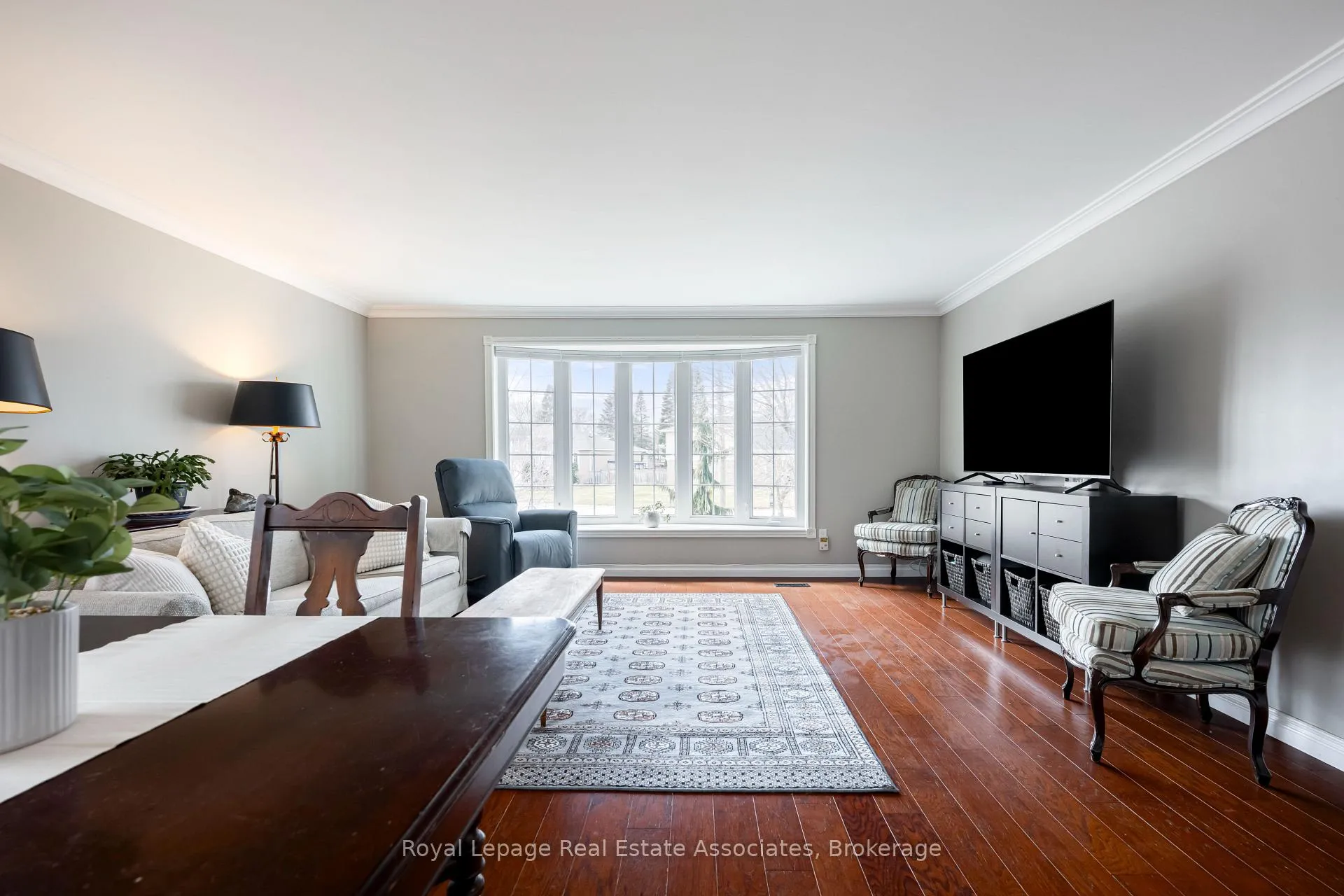 Photo 12 of 55 Eleanor Crescent, Halton Hills, Georgetown — HOMEH