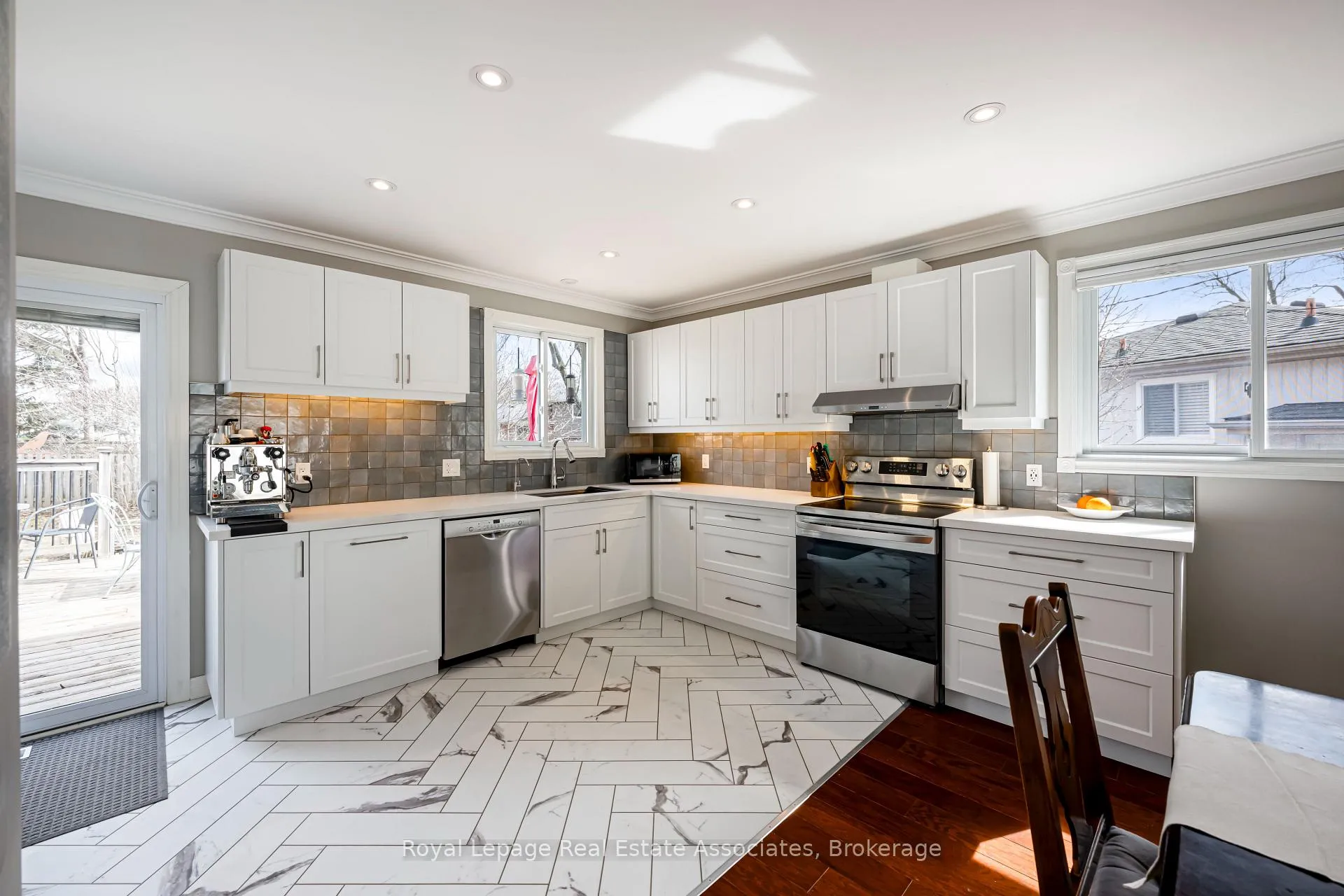 Photo 15 of 55 Eleanor Crescent, Halton Hills, Georgetown — HOMEH