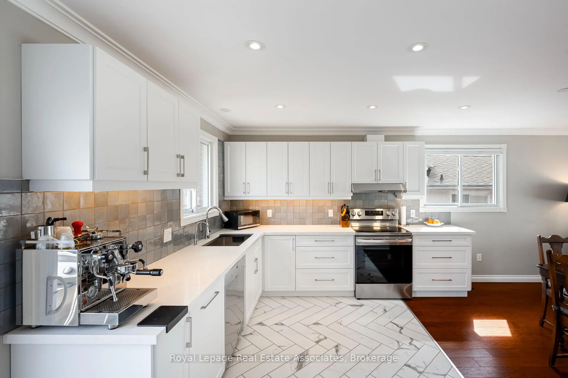 Photo 22 of 55 Eleanor Crescent, Halton Hills, Georgetown — HOMEH