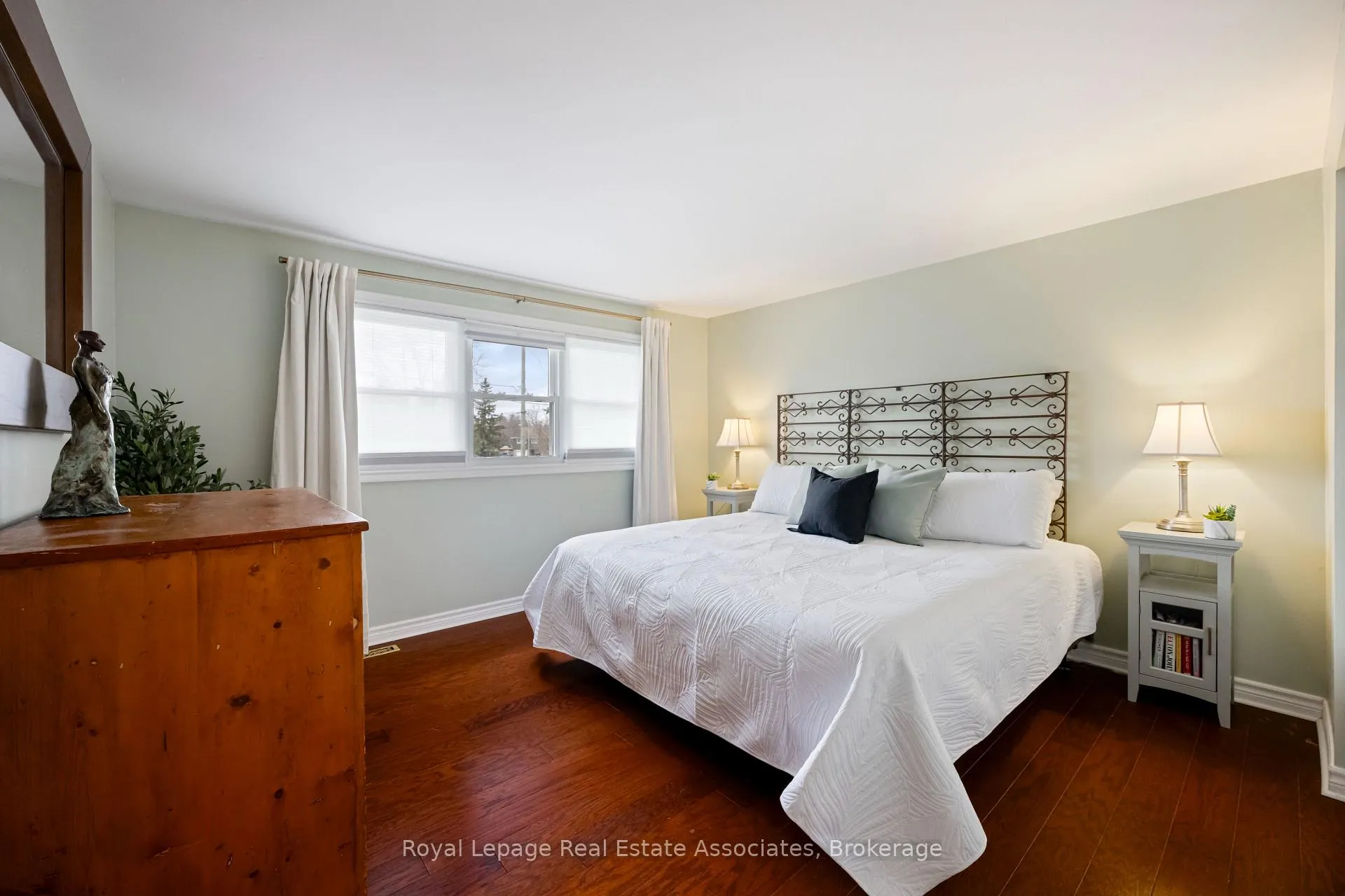 Photo 23 of 55 Eleanor Crescent, Halton Hills, Georgetown — HOMEH