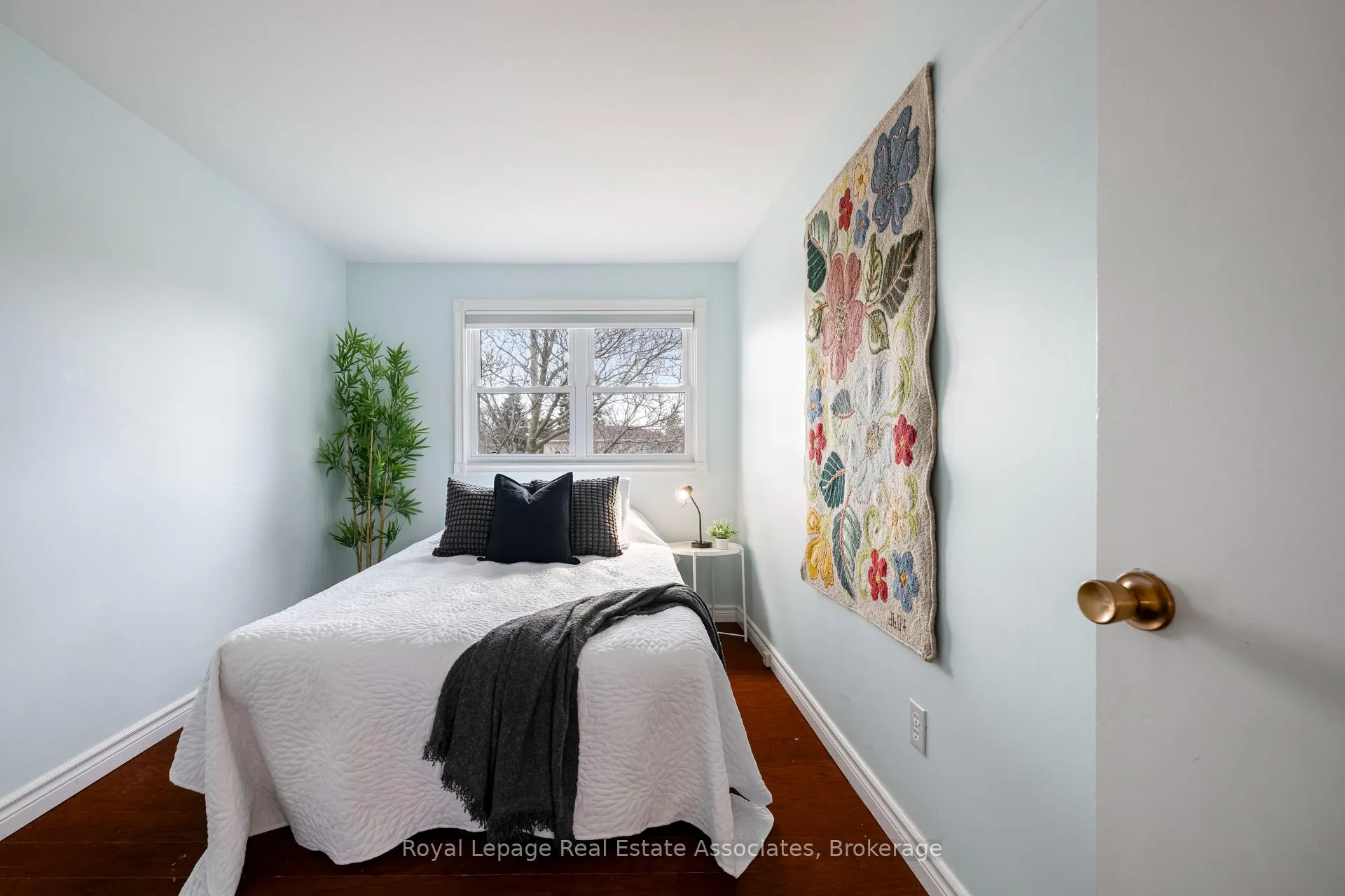 Photo 27 of 55 Eleanor Crescent, Halton Hills, Georgetown — HOMEH
