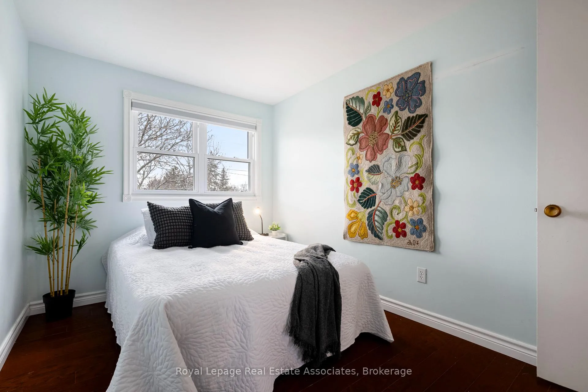 Photo 28 of 55 Eleanor Crescent, Halton Hills, Georgetown — HOMEH