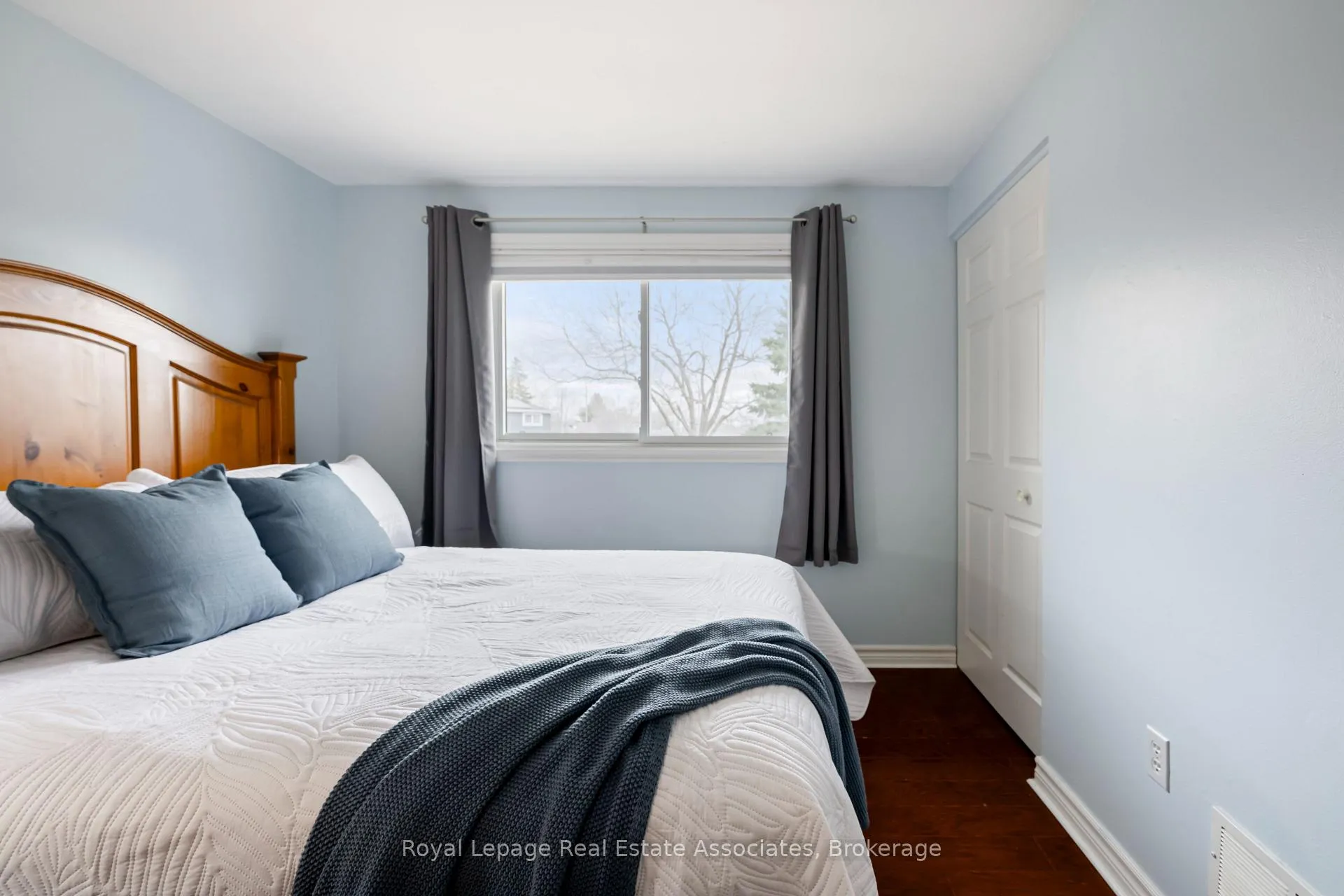 Photo 29 of 55 Eleanor Crescent, Halton Hills, Georgetown — HOMEH
