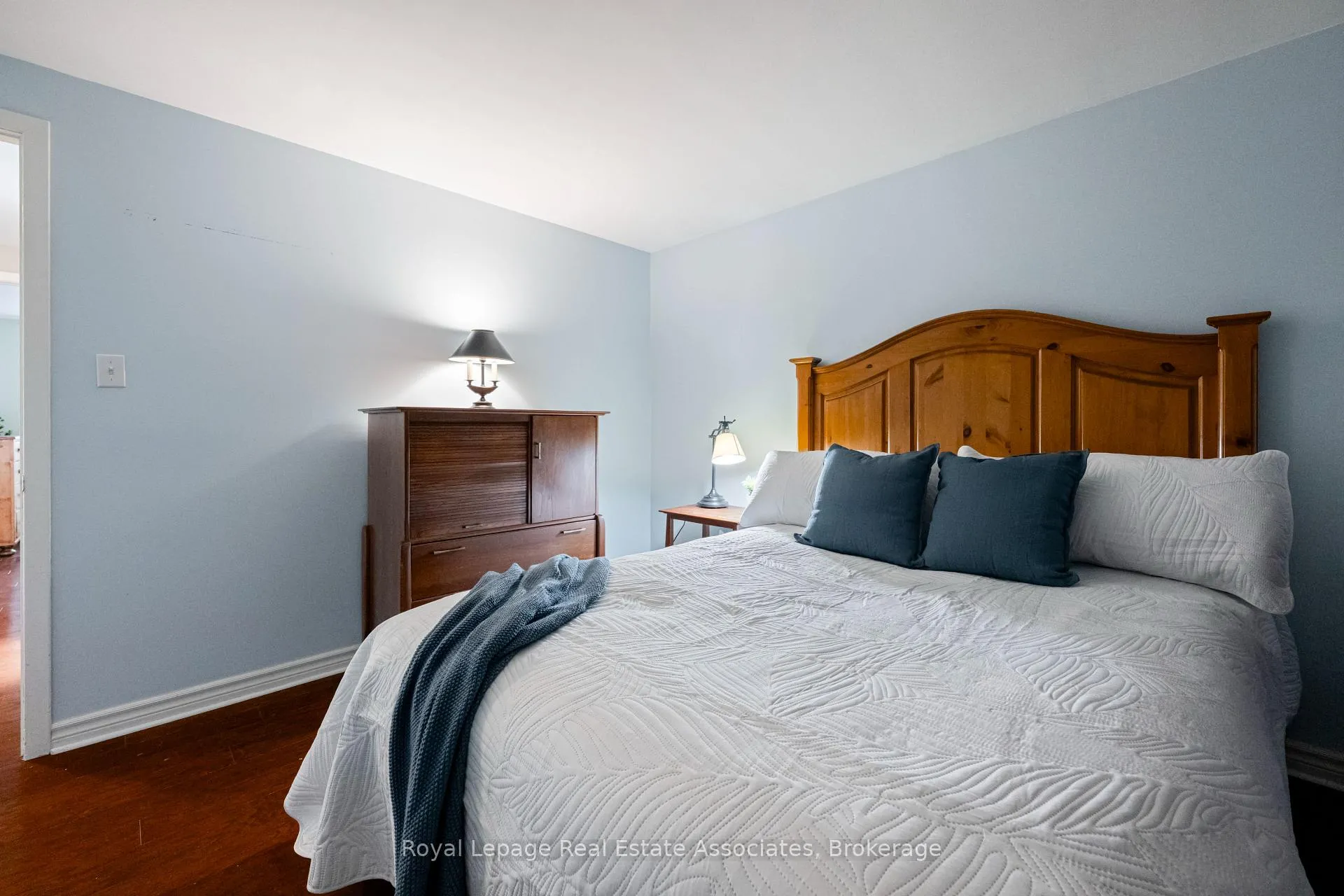Photo 30 of 55 Eleanor Crescent, Halton Hills, Georgetown — HOMEH