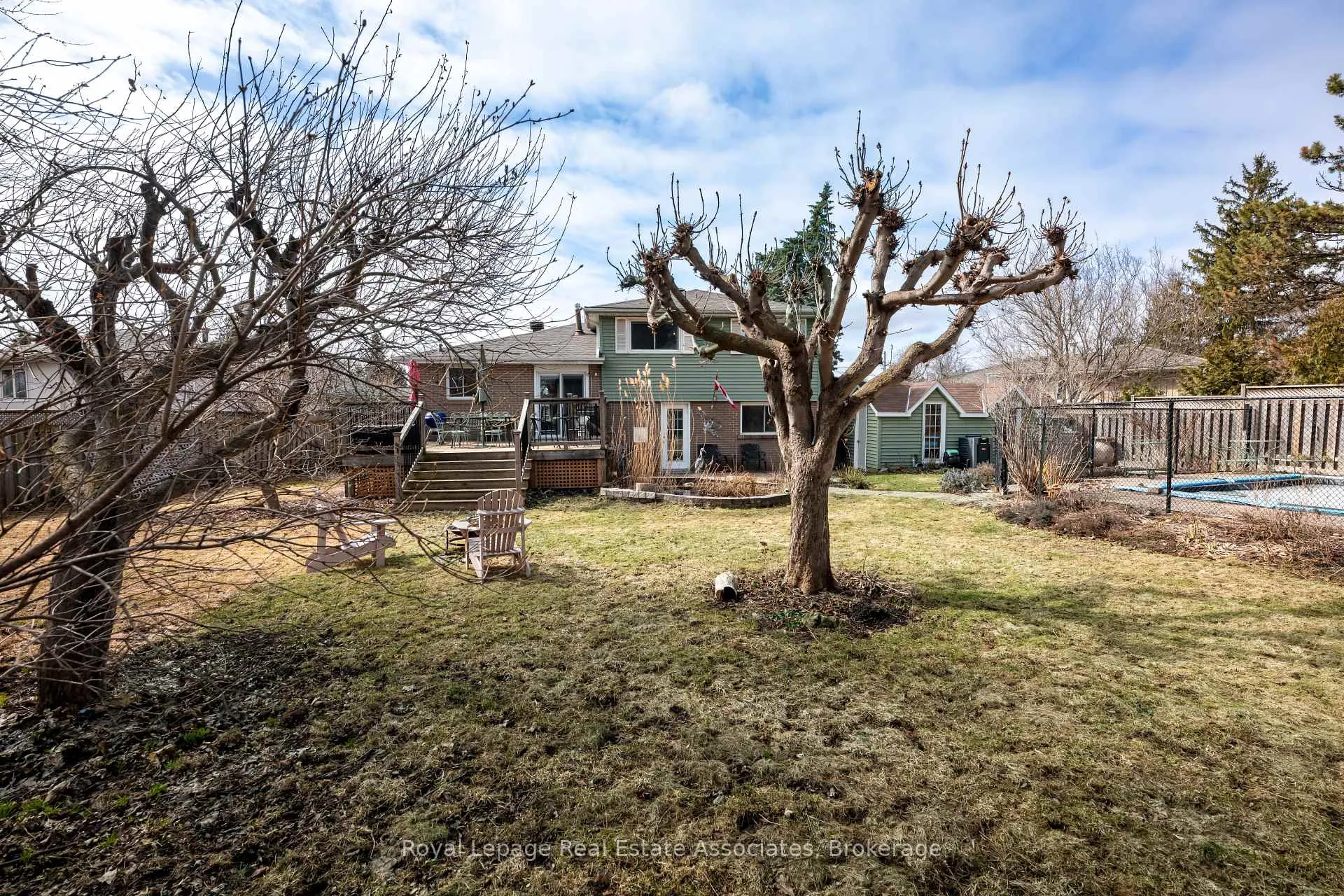 Photo 43 of 55 Eleanor Crescent, Halton Hills, Georgetown — HOMEH