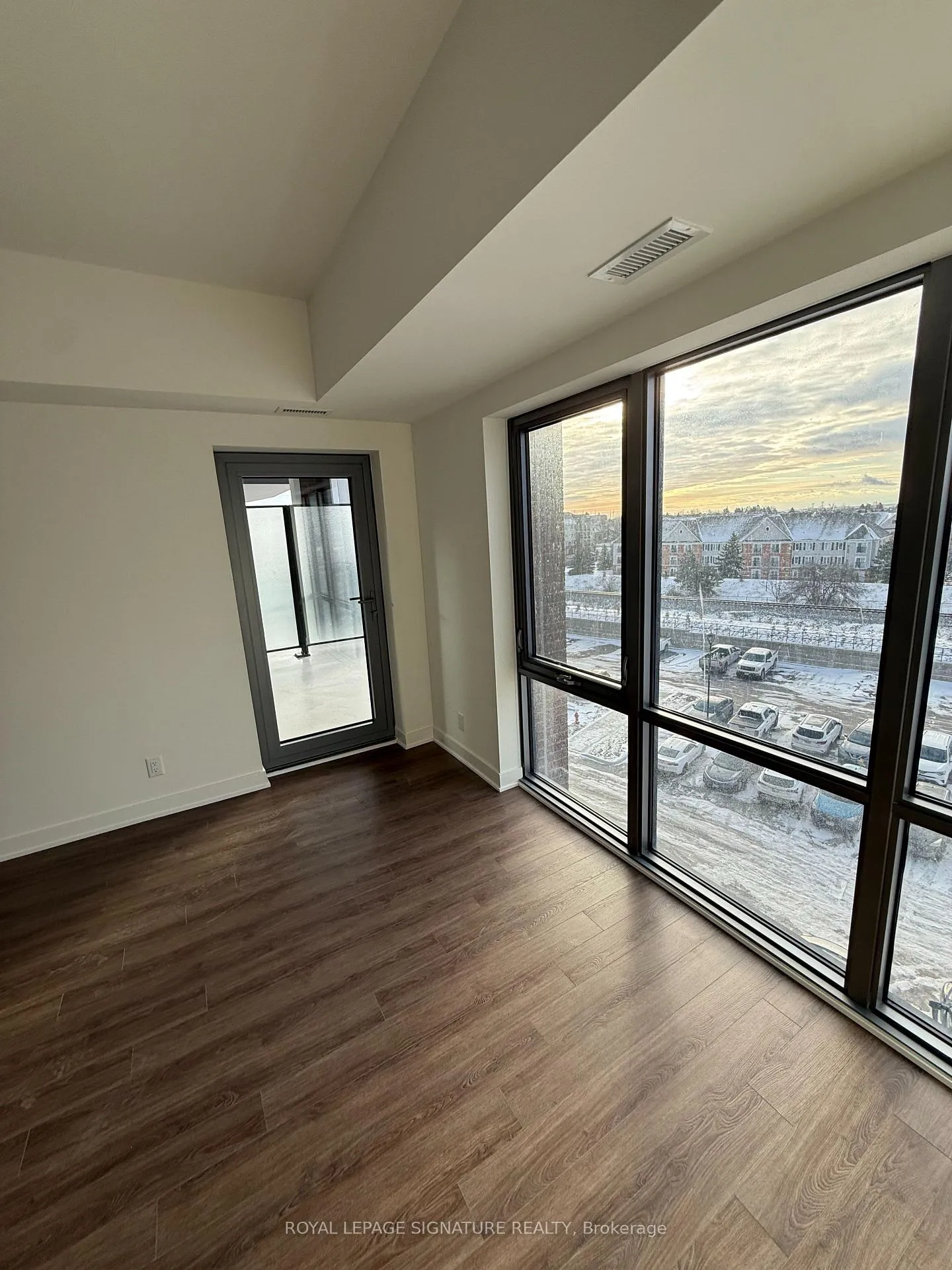 Photo 8 of Unit 527, 51 Clarington Boulevard, Clarington, Bowmanville — HOMEH
