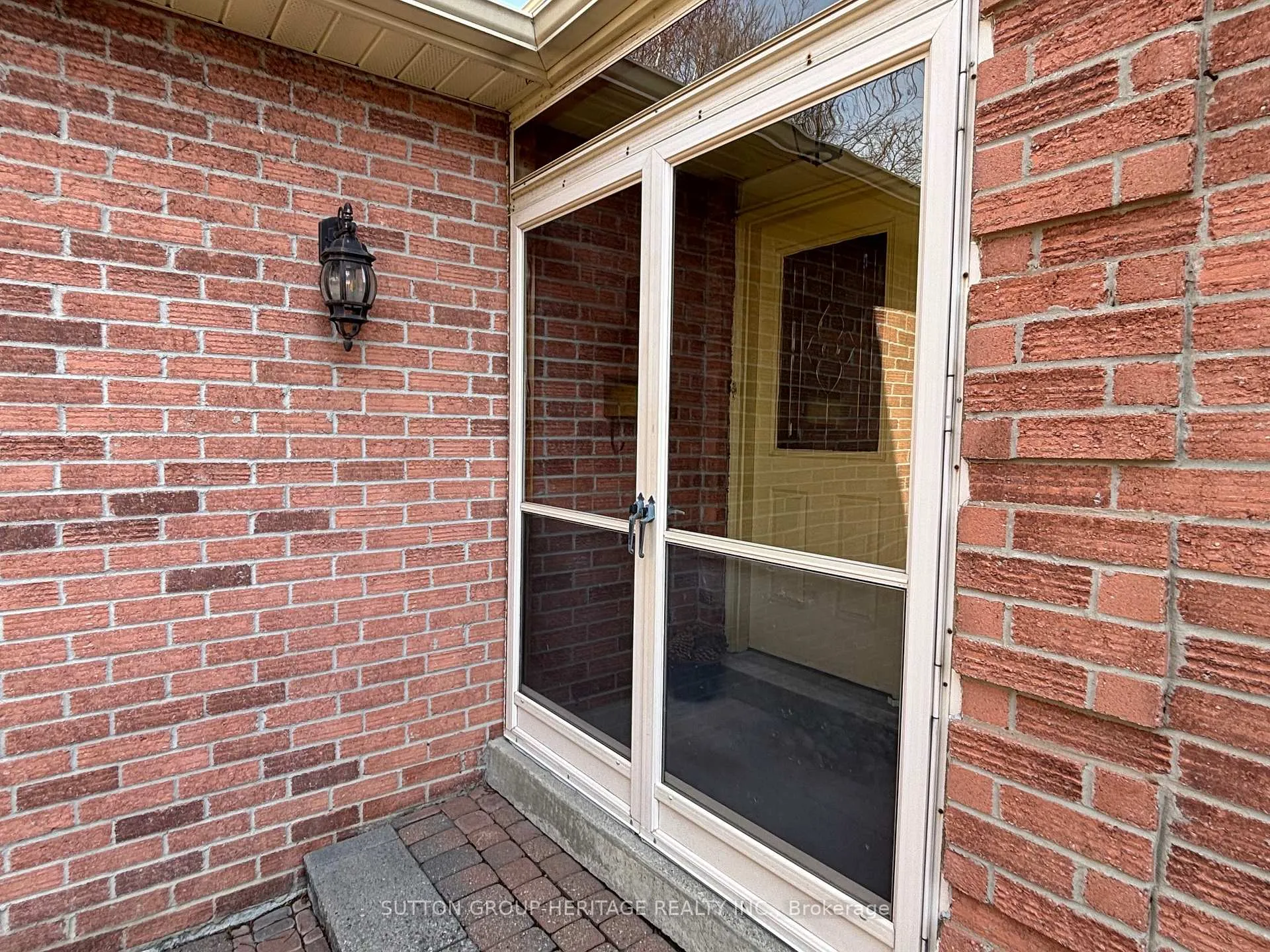 Photo 2 of 19 Sawyer Crescent, Markham, Markham Village — HOMEH